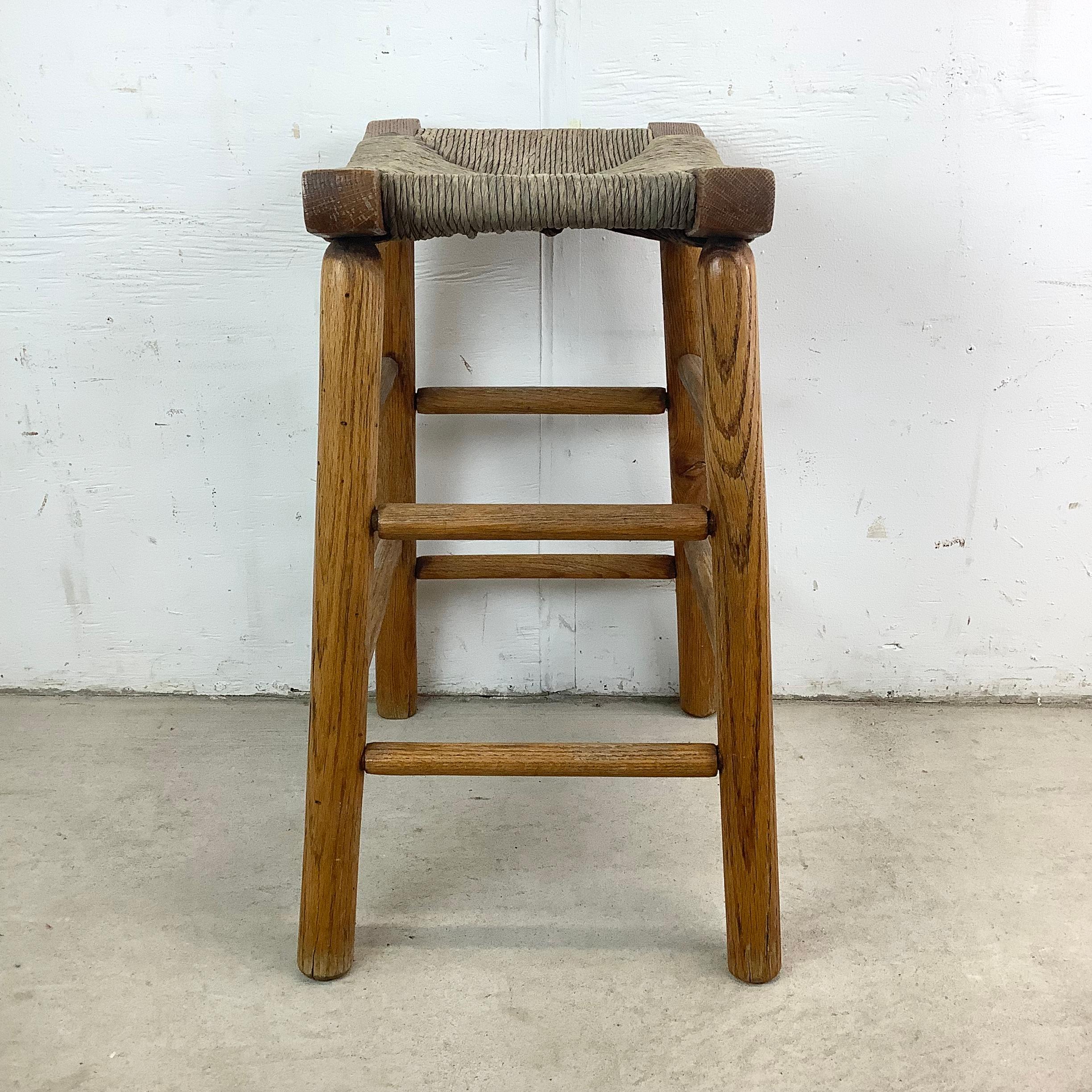 Vintage Rush Seat Counter Stool In Good Condition For Sale In Trenton, NJ