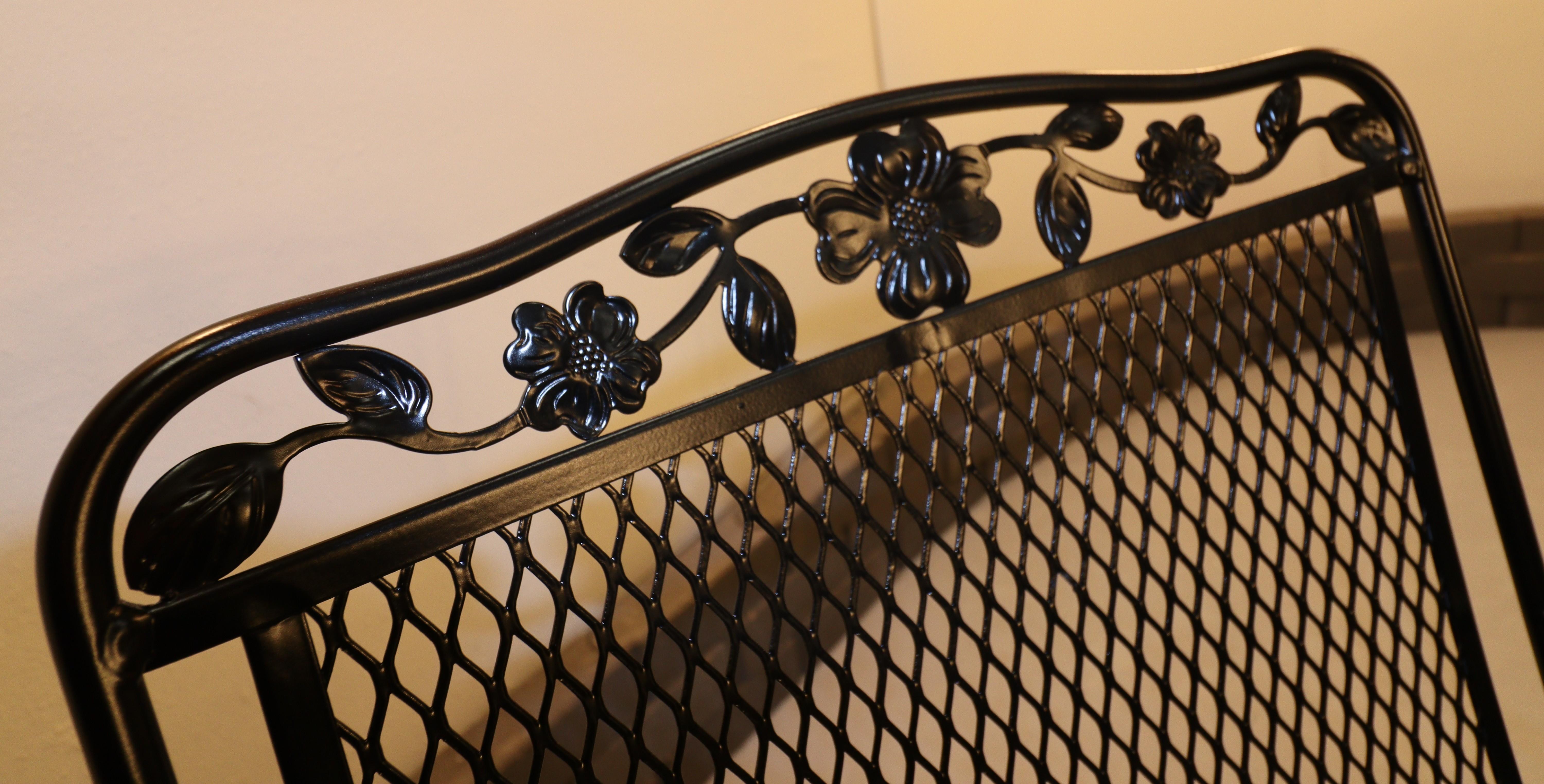 Metà XX secolo Vintage Russel Woodard Primrose Wrought Iron Family patio in vendita