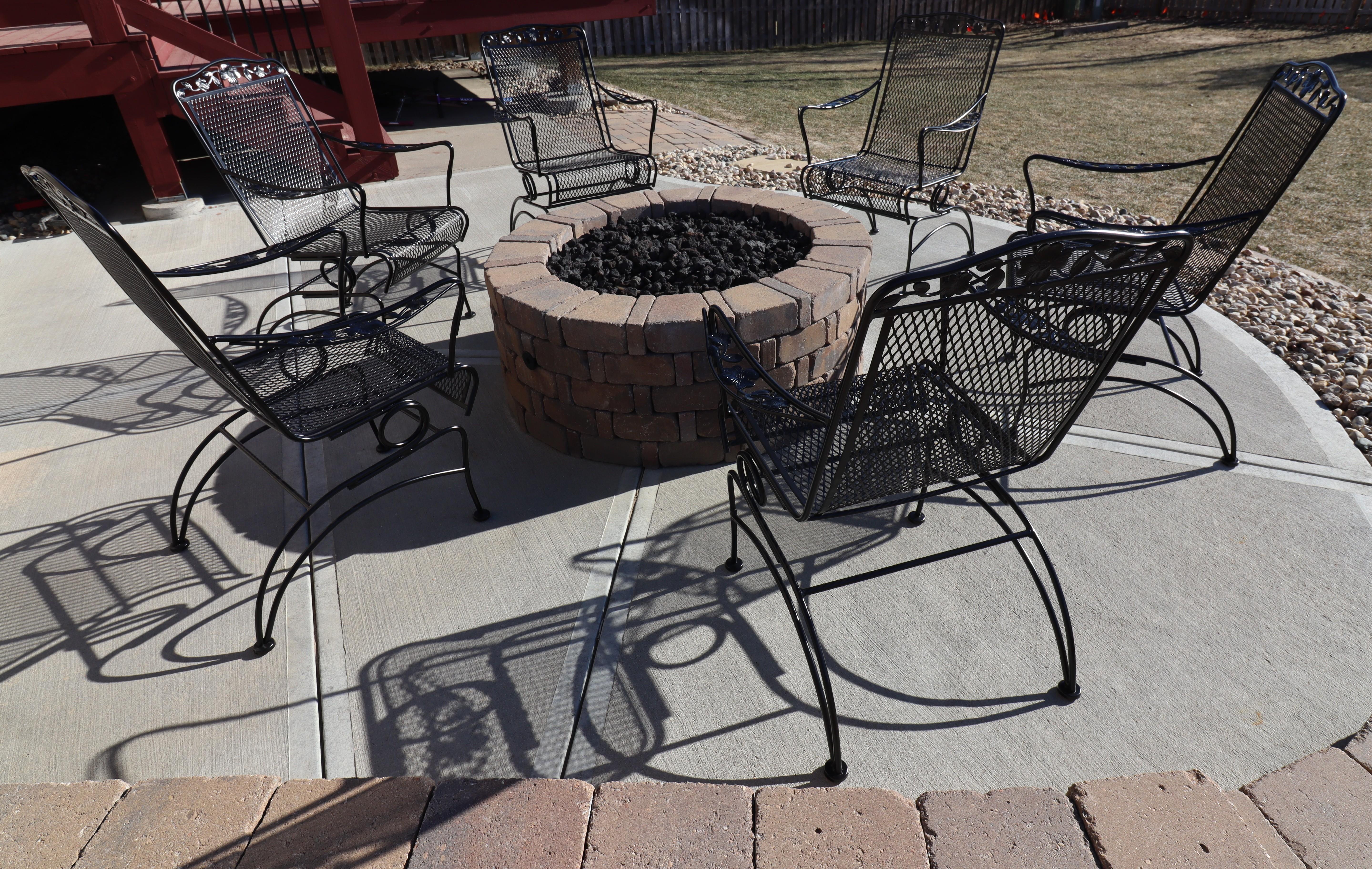 Vintage Russel Woodard Primrose Wrought Iron Family Relax Chairs In Good Condition For Sale In Omaha, NE