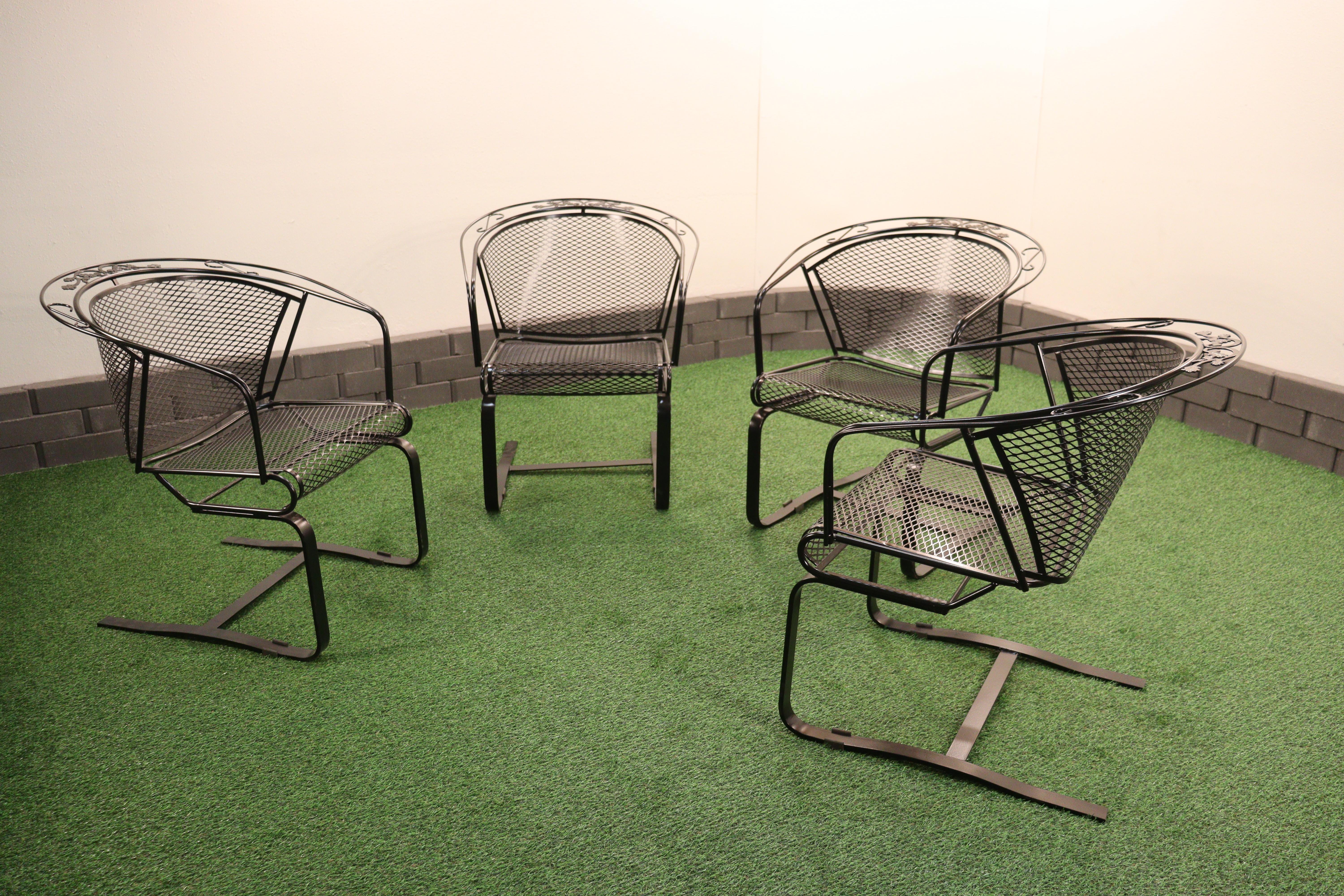Vintage Russell Woodard Acorn and Oak Leaf Wrought Iron Rockers With Table In Good Condition For Sale In Omaha, NE