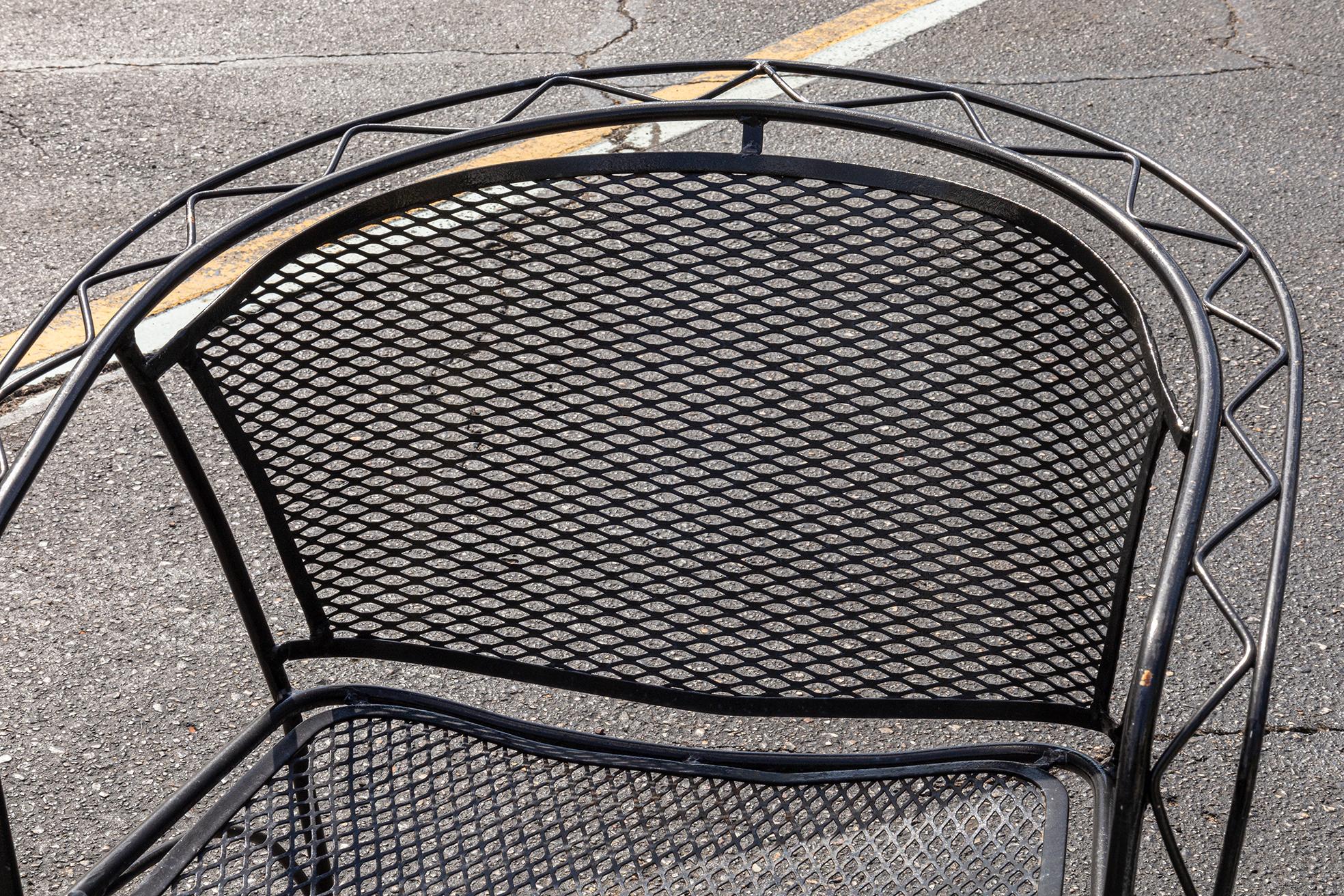 Vintage Russell Woodard Schwarzes schmiedeeisernes Vintage-Terrassen-Set mit Tisch und 4 Stühlen im Zustand „Gut“ im Angebot in Keego Harbor, MI