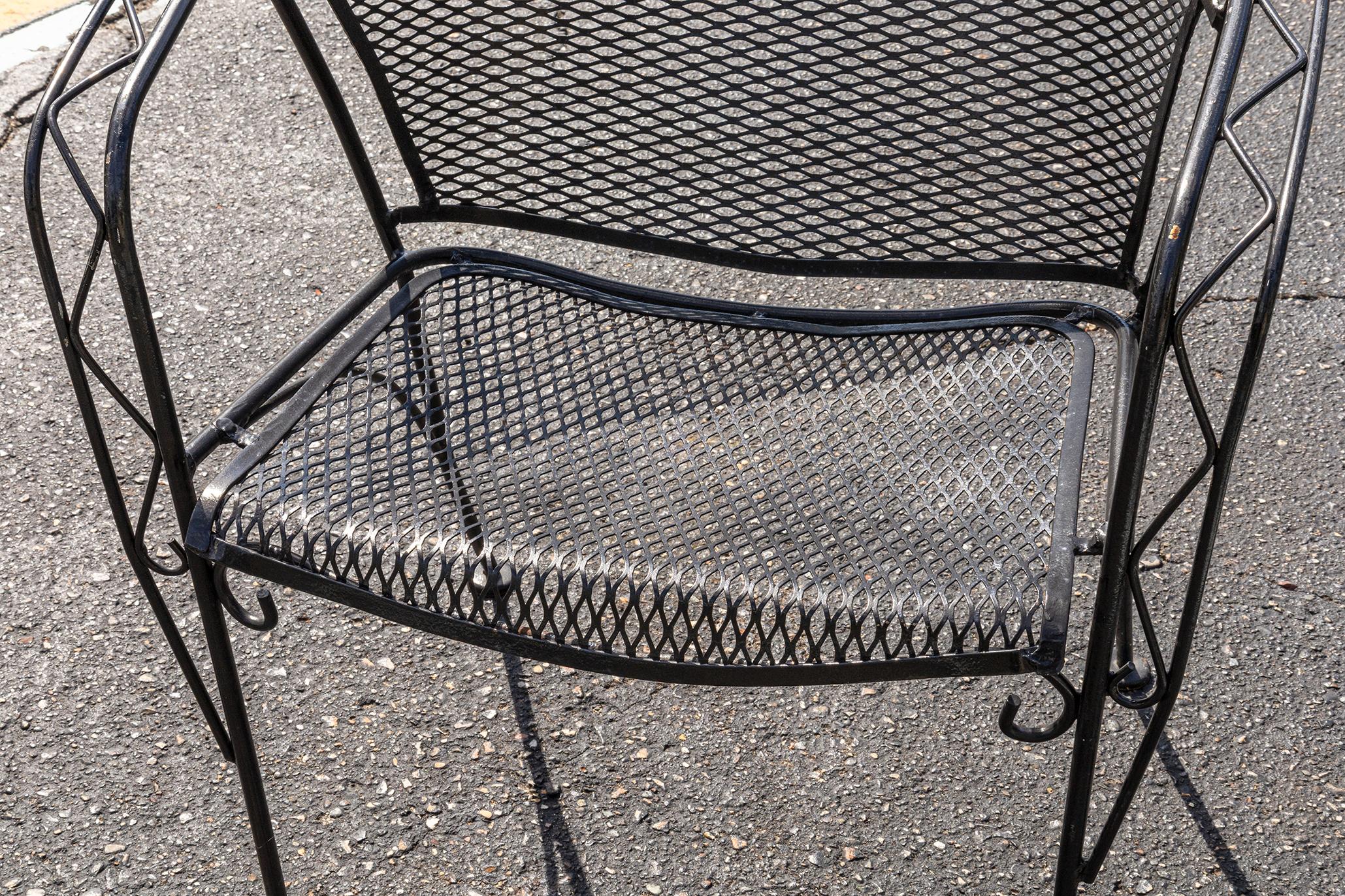 Vintage Russell Woodard Black Wrought Iron Patio Set with Table and 4 Chairs In Good Condition For Sale In Keego Harbor, MI