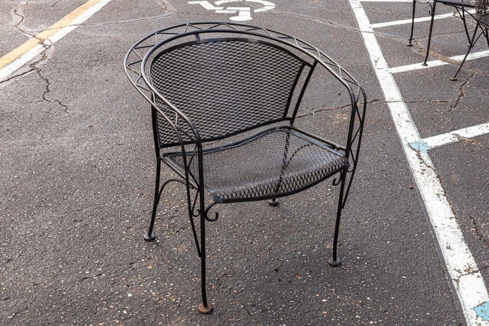 Vintage Russell Woodard Black Wrought Iron Patio Set with Table and 4 Chairs In Good Condition For Sale In Keego Harbor, MI