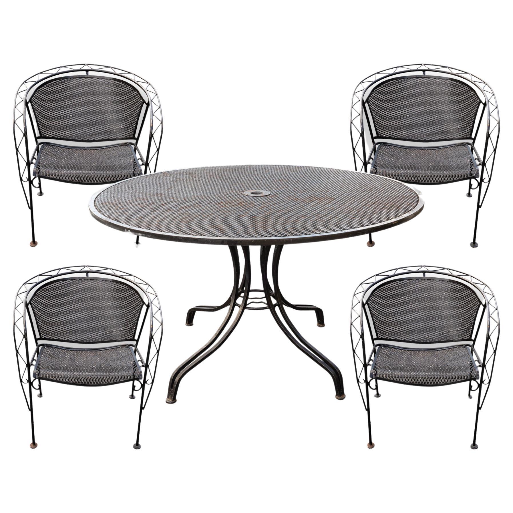 Vintage Russell Woodard Ensemble de patio en fer forgé noir avec table et 4 chaises en vente