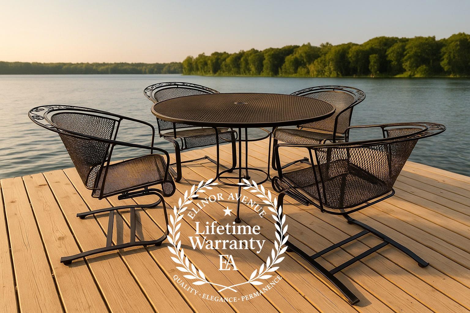 Set da pranzo per il patio in ferro battuto Russell Woodard

*OFFRIAMO UNA GARANZIA A VITA SU TUTTI GLI ACQUISTI EFFETTUATI CON NOI

Quattro sedie e tavolo

Eleganza per la tua vita all'aperto con questo splendido set da pranzo in ferro battuto,