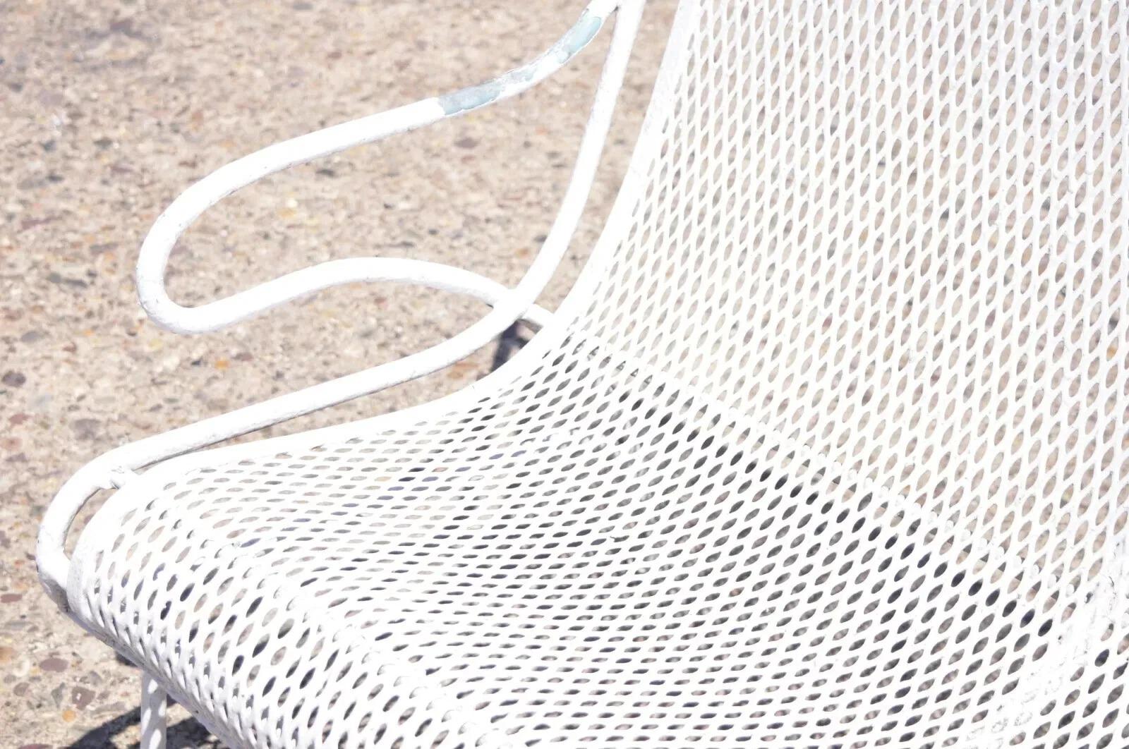 Ferro battuto Panca da patio in ferro vintage Russell Woodard Sculptura Mid Century Modern in vendita