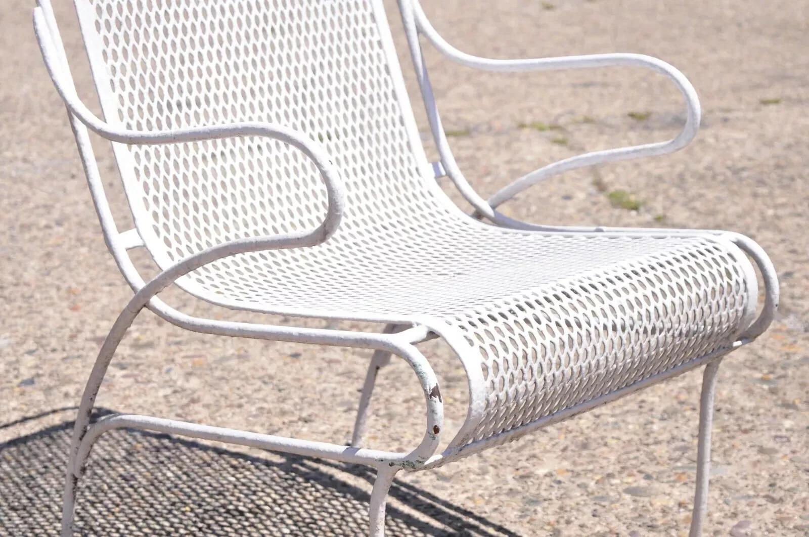 Vintage Russell Woodard Sculptura Mid Century Wrought Iron Patio Arm Chair In Good Condition For Sale In Philadelphia, PA