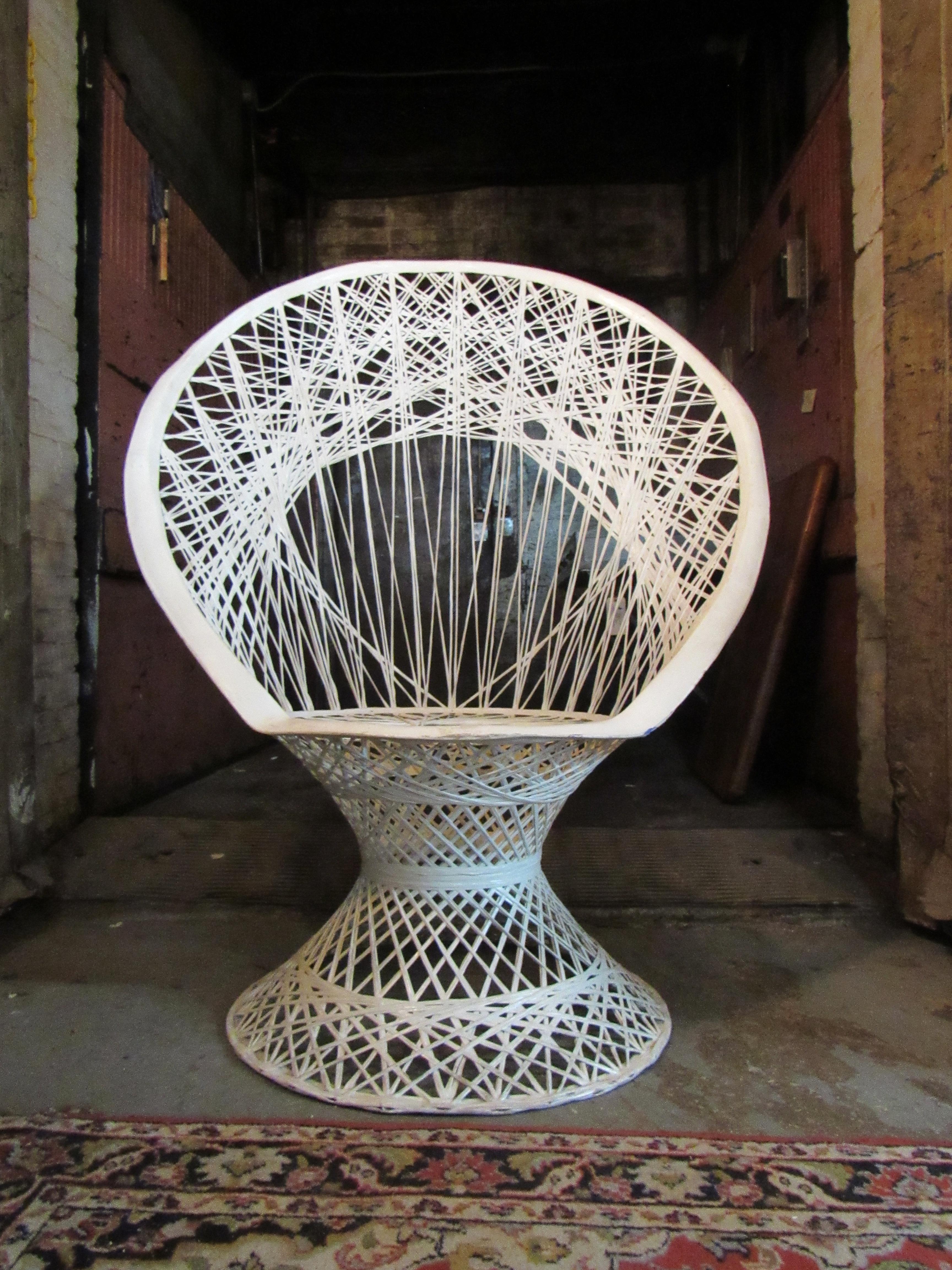 Chaise paon vintage Russell Woodard en fibre de verre filée en vente 2