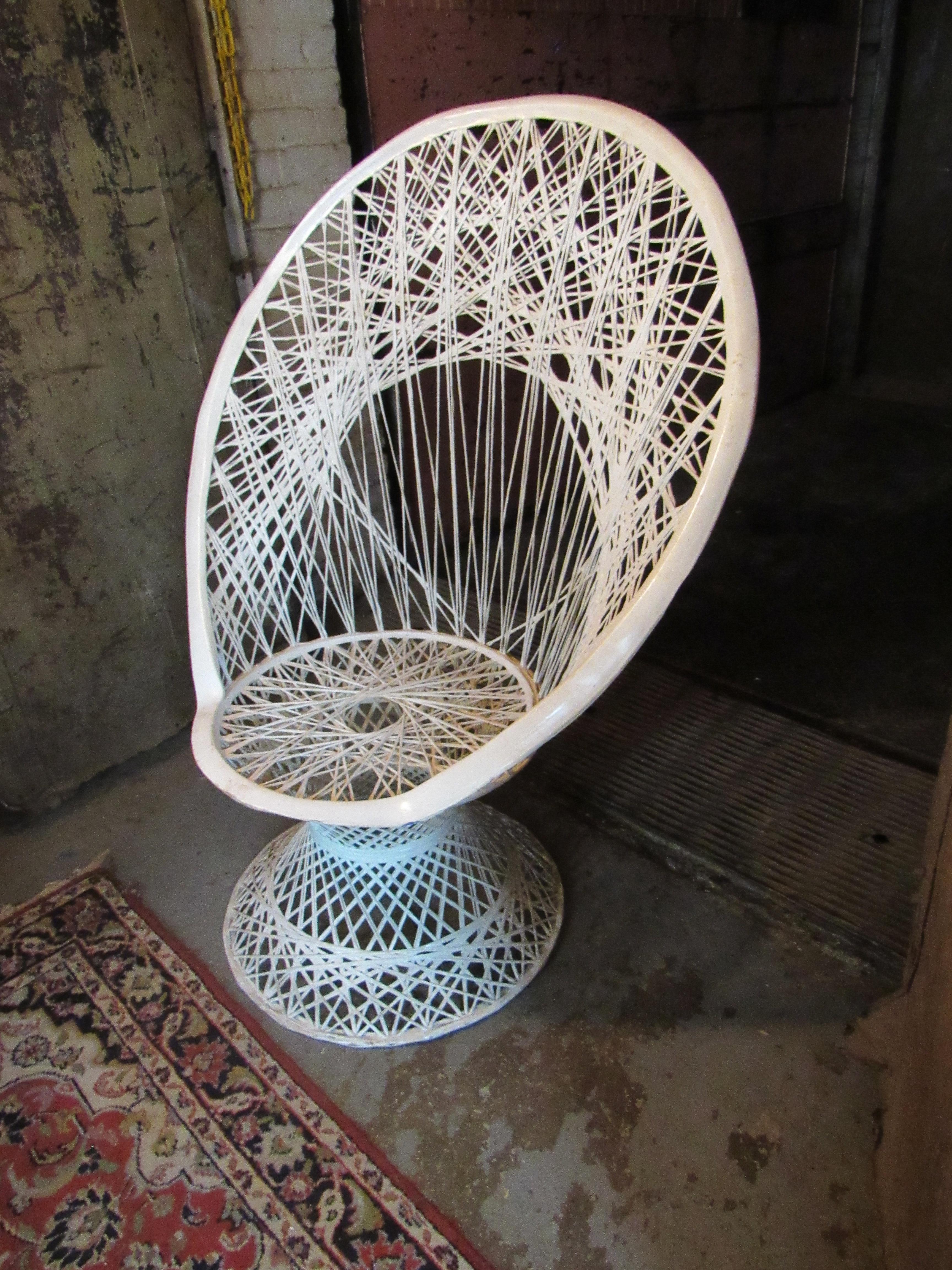 Vintage Russell Woodard Spun Fiberglass Peacock Chair For Sale 4