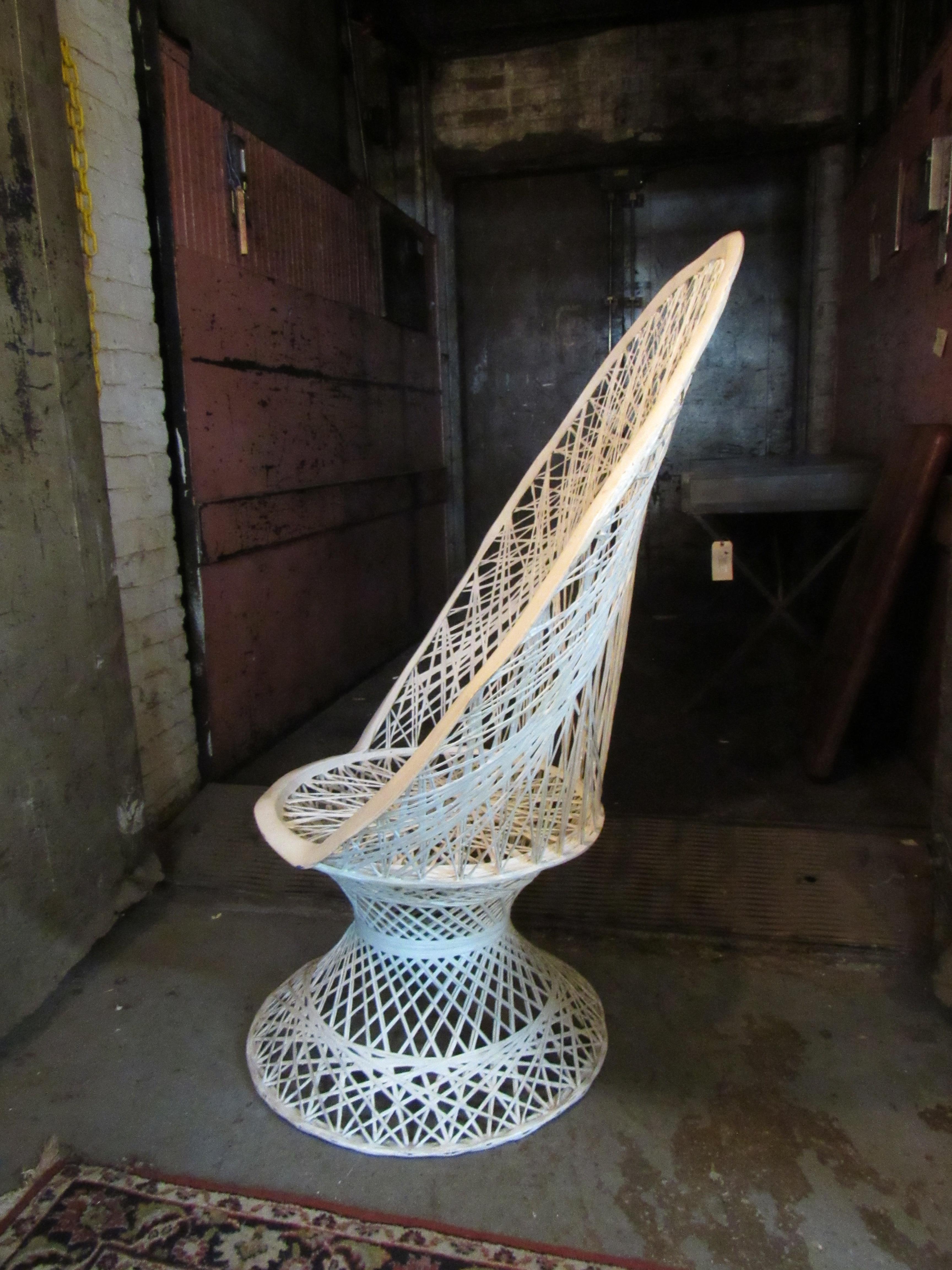 Mid-Century Modern Chaise paon vintage Russell Woodard en fibre de verre filée en vente