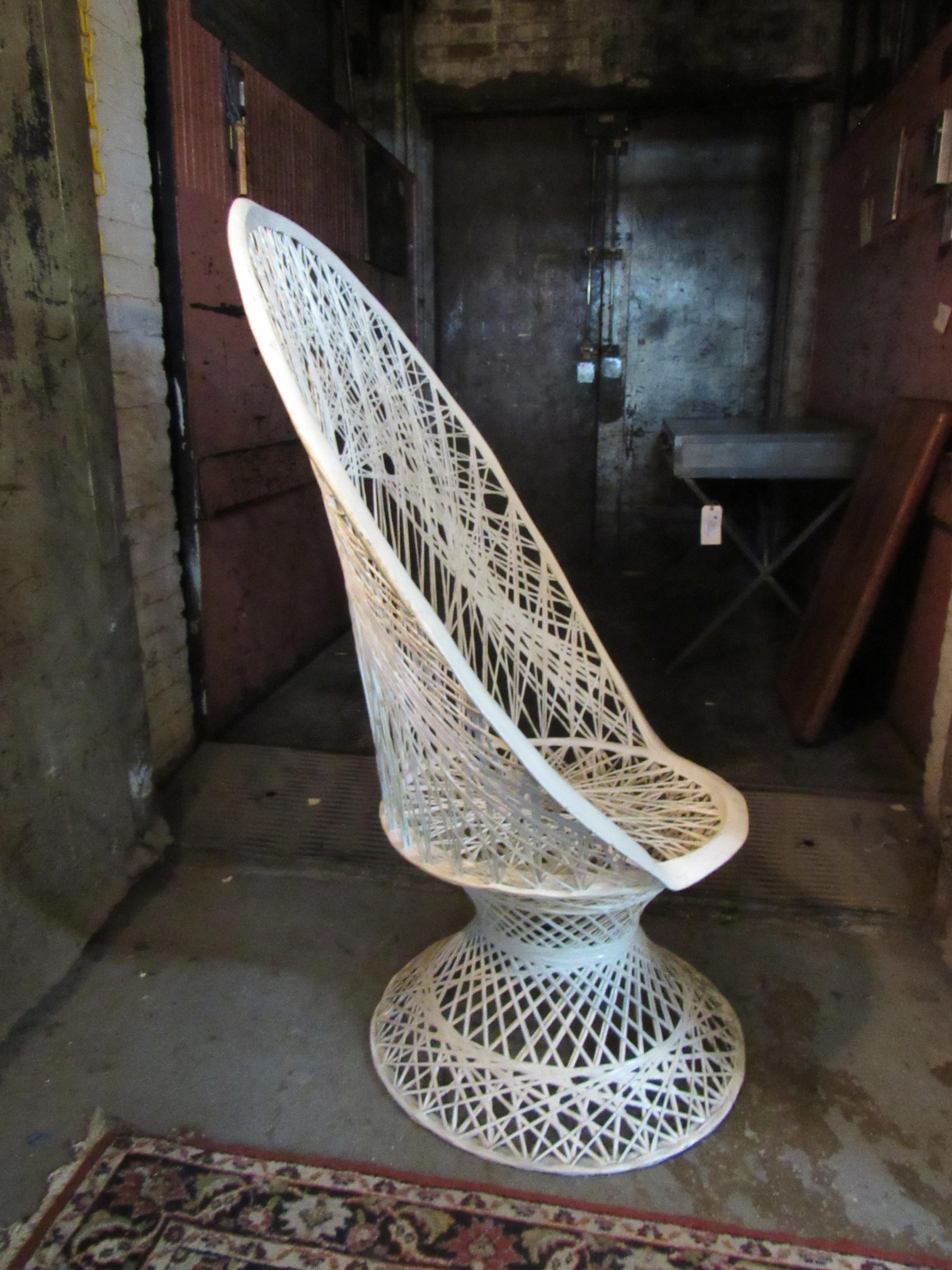 Filé Chaise paon vintage Russell Woodard en fibre de verre filée en vente
