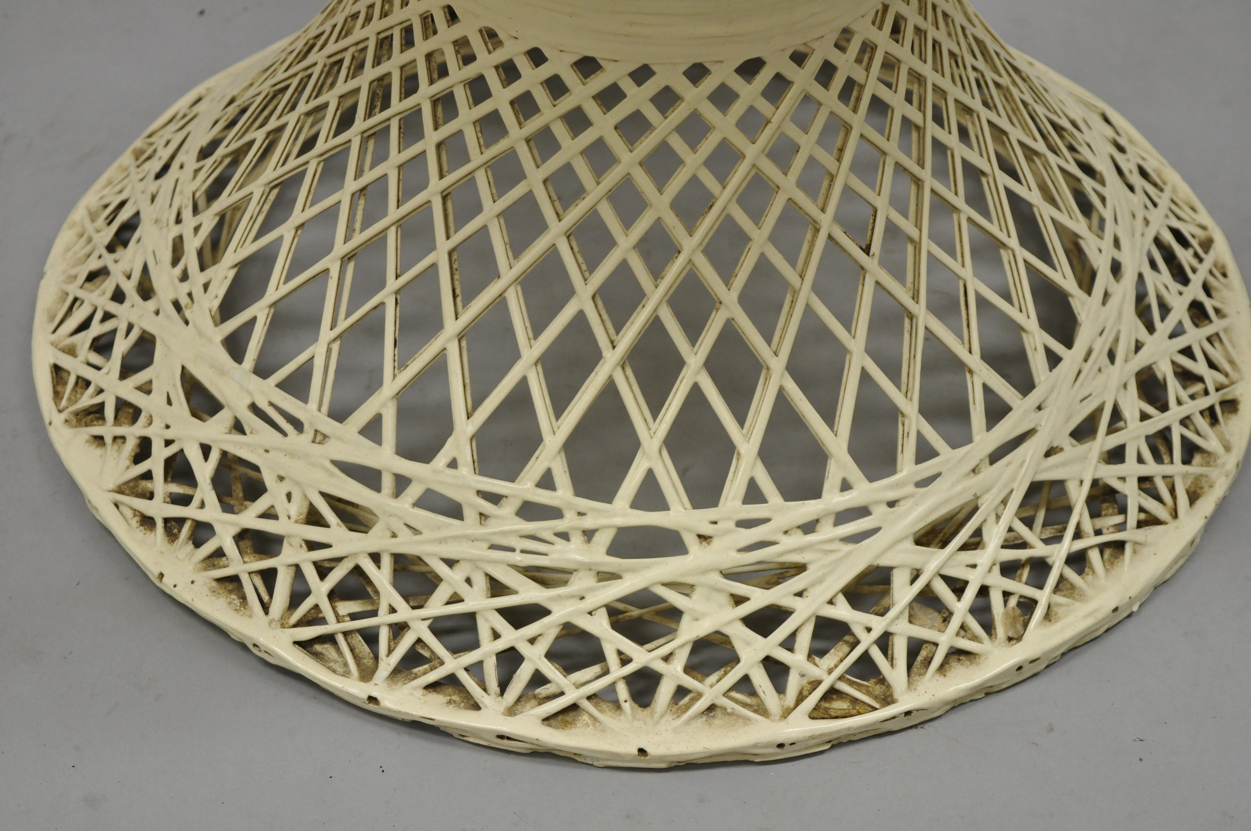 Vintage Russell Woodard Woven Spun Fiberglass Mid Century Dining Side Chair In Good Condition In Philadelphia, PA