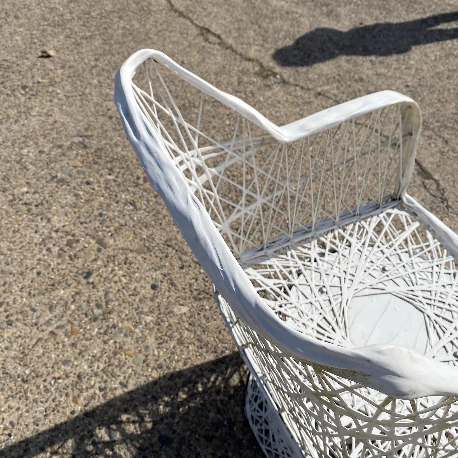 Sedie da esterno girevoli e inclinabili in fibra di vetro intrecciata Russell Woodard - Coppia in vendita 5