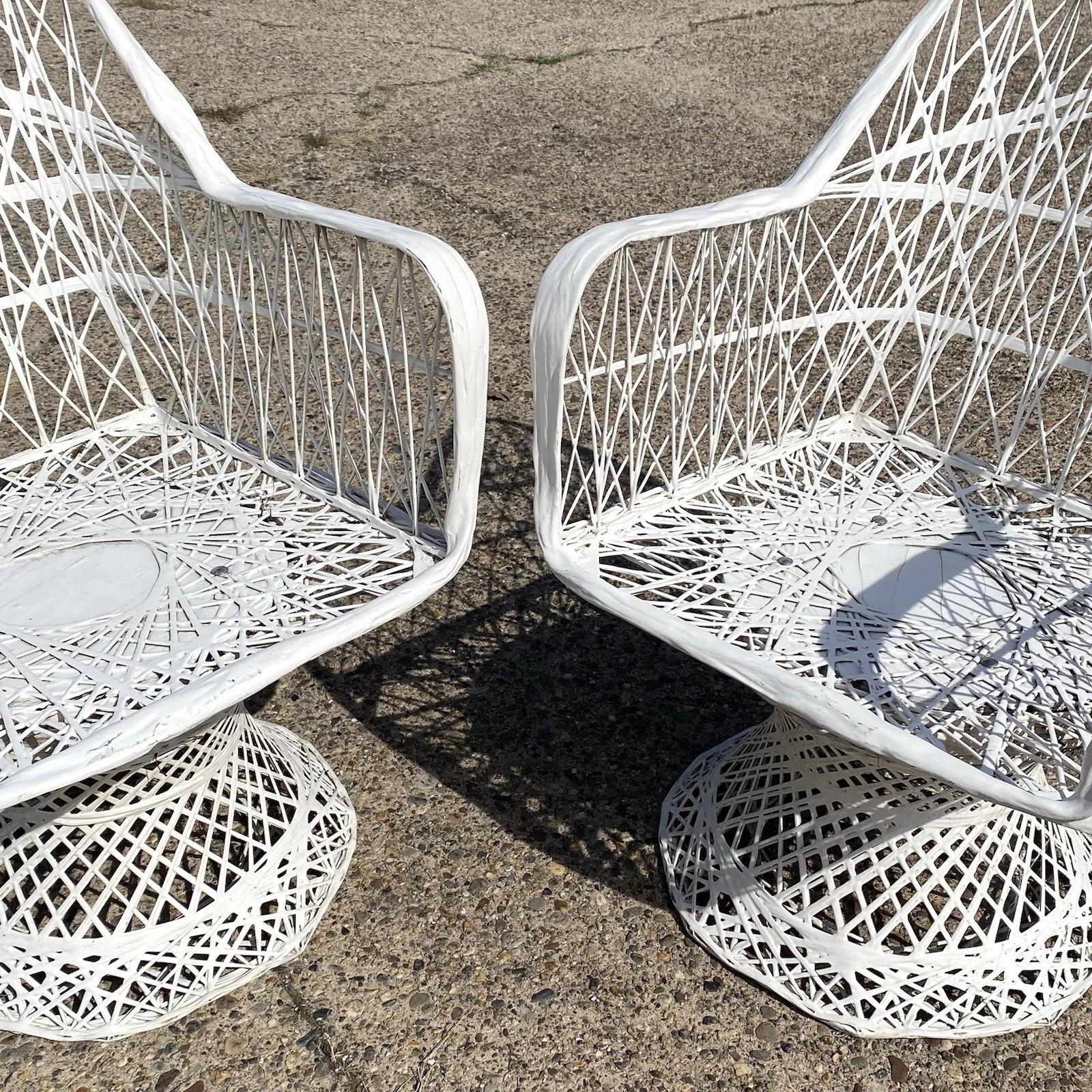 Sedie da esterno girevoli e inclinabili in fibra di vetro intrecciata Russell Woodard - Coppia in vendita 3