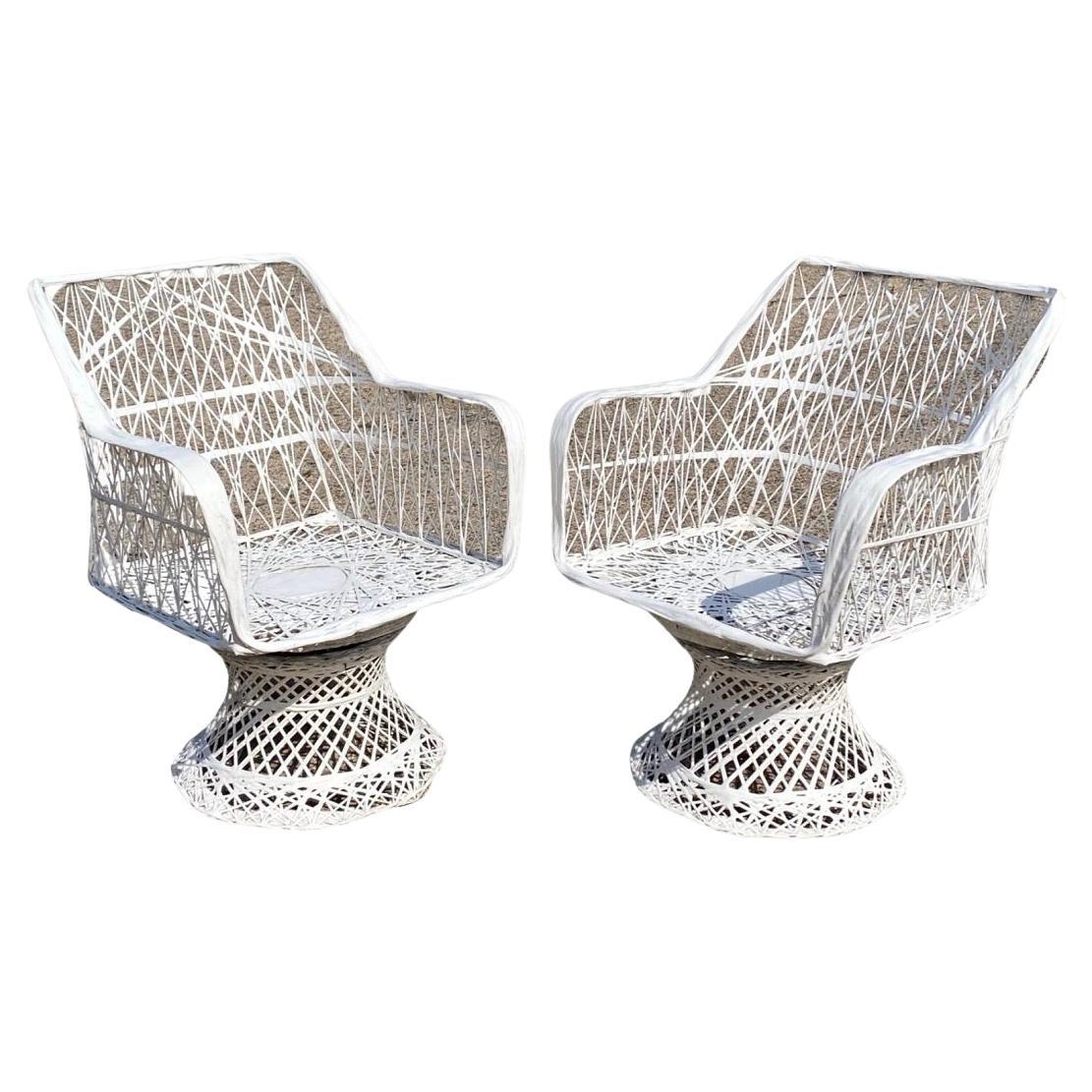 Vintage Russell Woodard Woven Spun Fiberglas Swivel Tilt Stühle im Freien - Paar