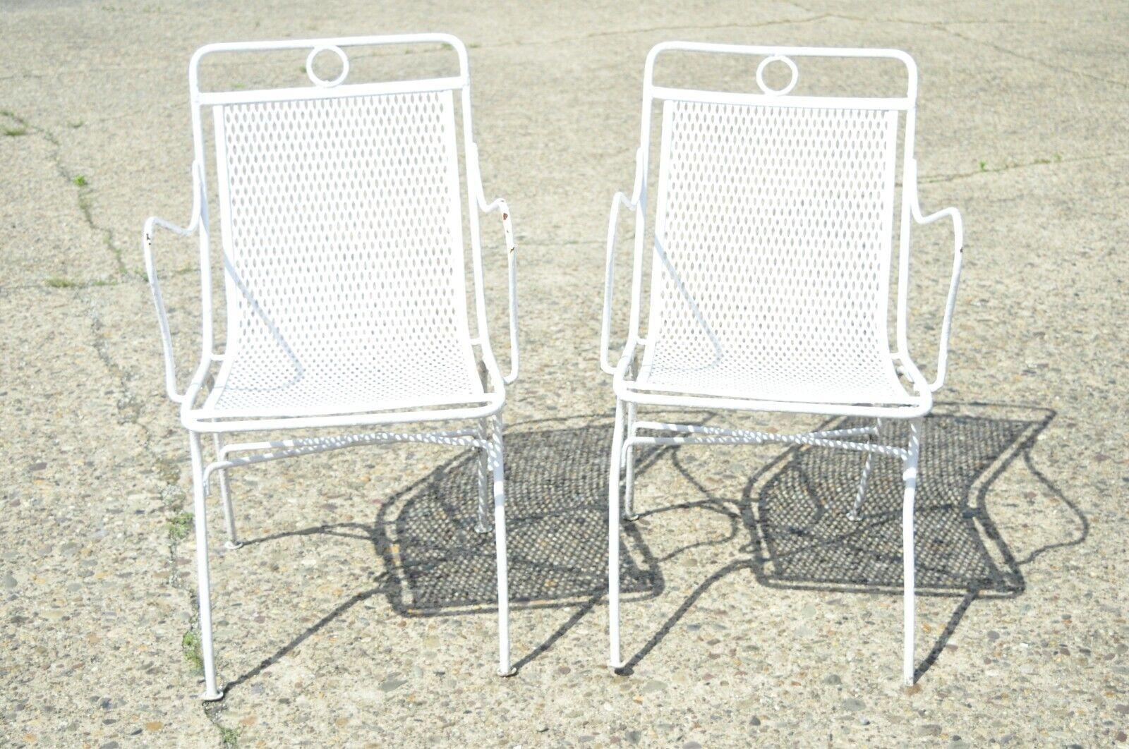 Vintage Russell Woodard wrought iron outdoor garden patio chairs - a Pair. Item features wrought iron construction, very nice vintage pair, quality American craftsmanship, sleek sculptural form. Circa Mid 20th Century.
Measurements: 33