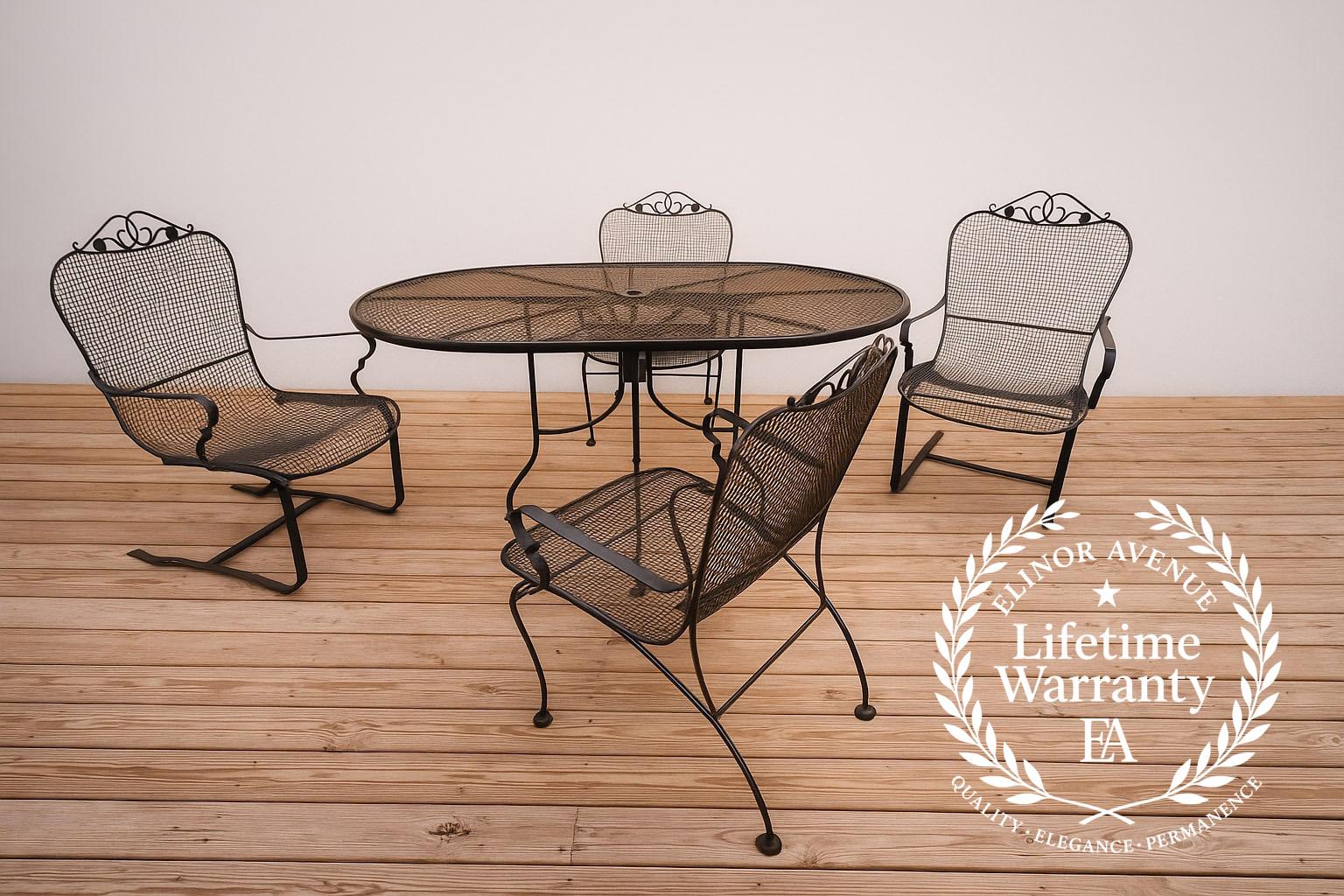Zeitlose Eleganz - Russell Woodard Sculptura Terrassenset. 

Beschreibung:
Verwandeln Sie Ihren Außenbereich mit der zeitlosen Eleganz eines Russell Woodard Sculptura Terrassensets. Dieses mit Präzision und Kunstfertigkeit gefertigte