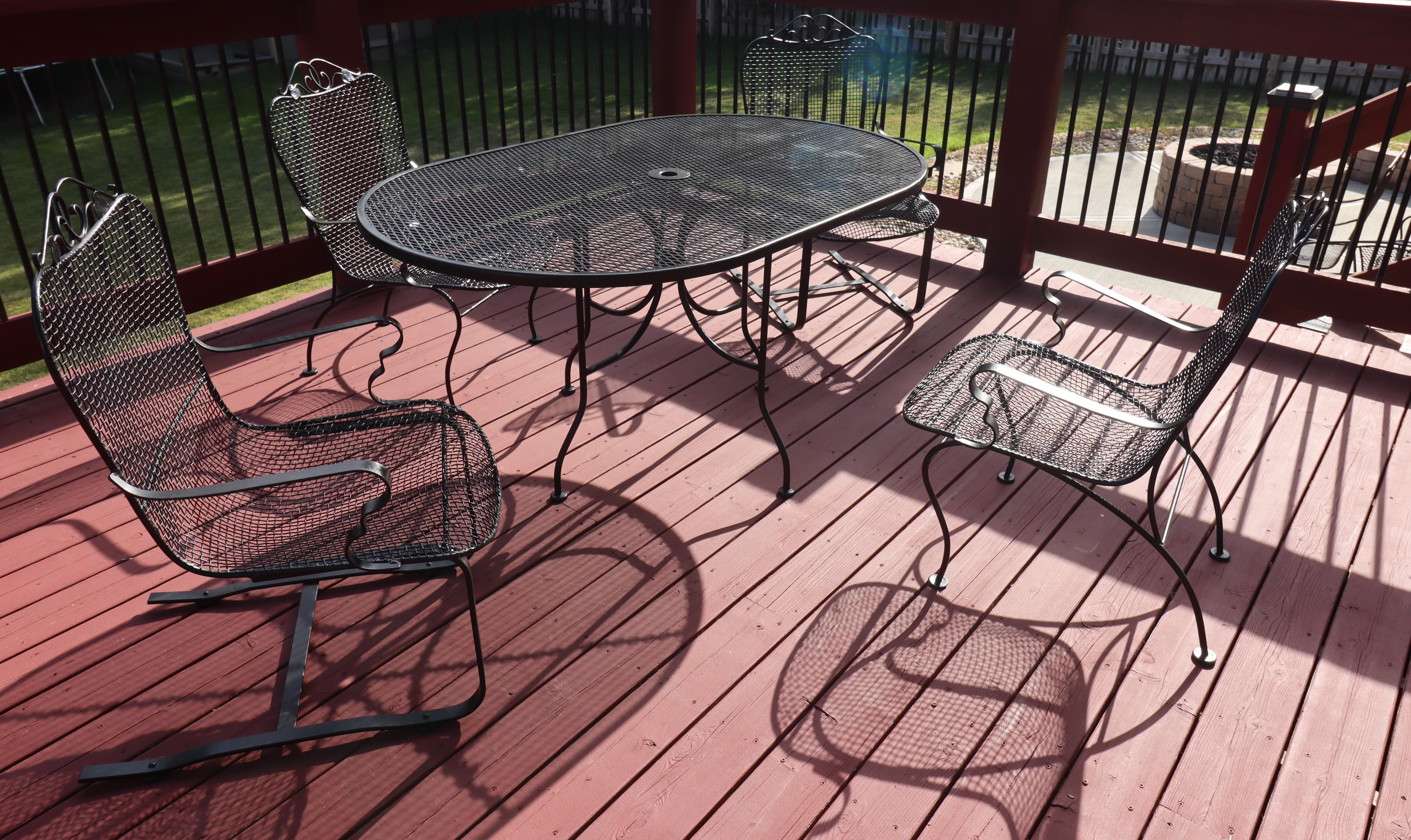 Vintage Russell Woodard Wrought Iron Sculptura Patio Set (Moderne der Mitte des Jahrhunderts) im Angebot