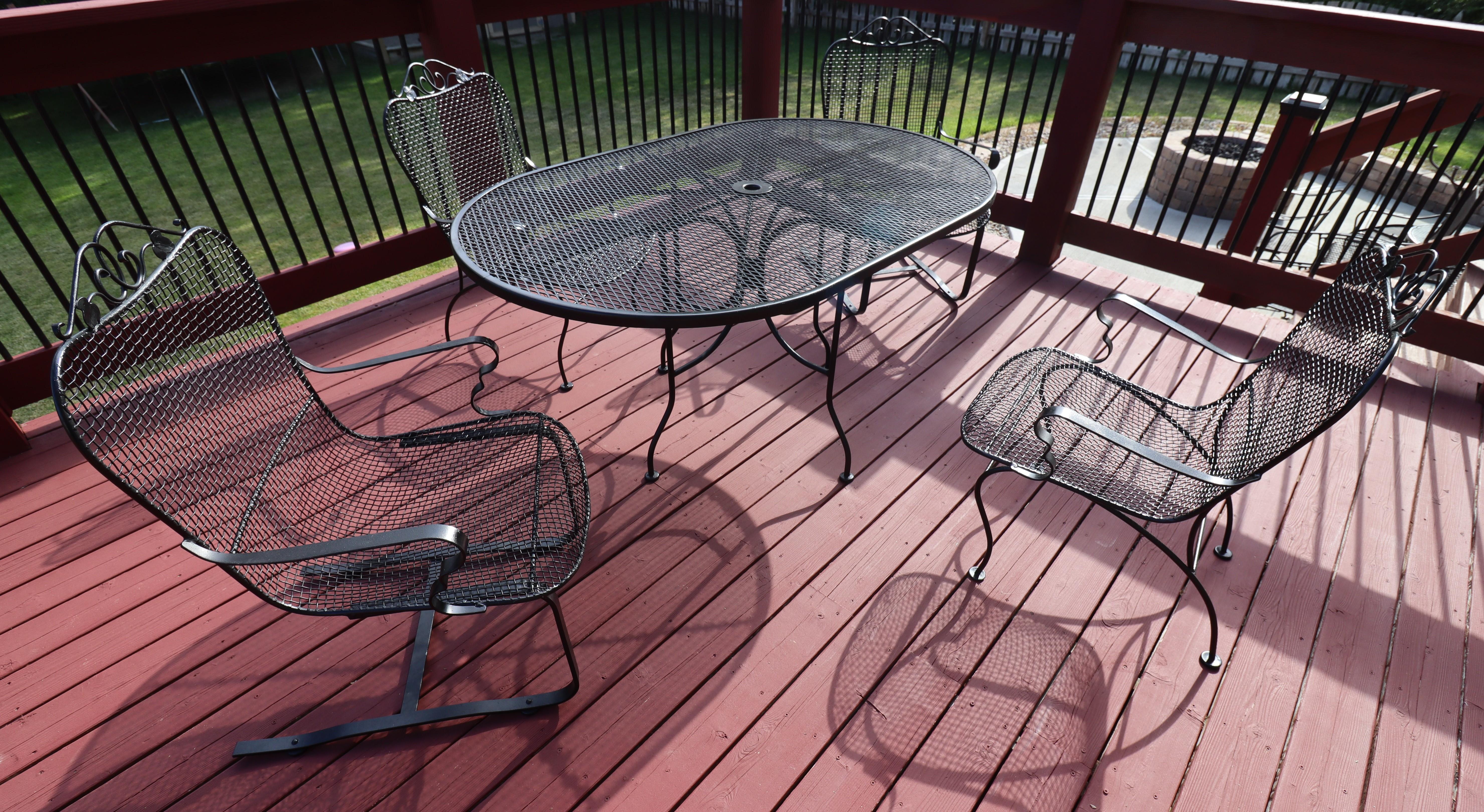 Vintage Russell Woodard Wrought Iron Sculptura Patio Set (amerikanisch) im Angebot