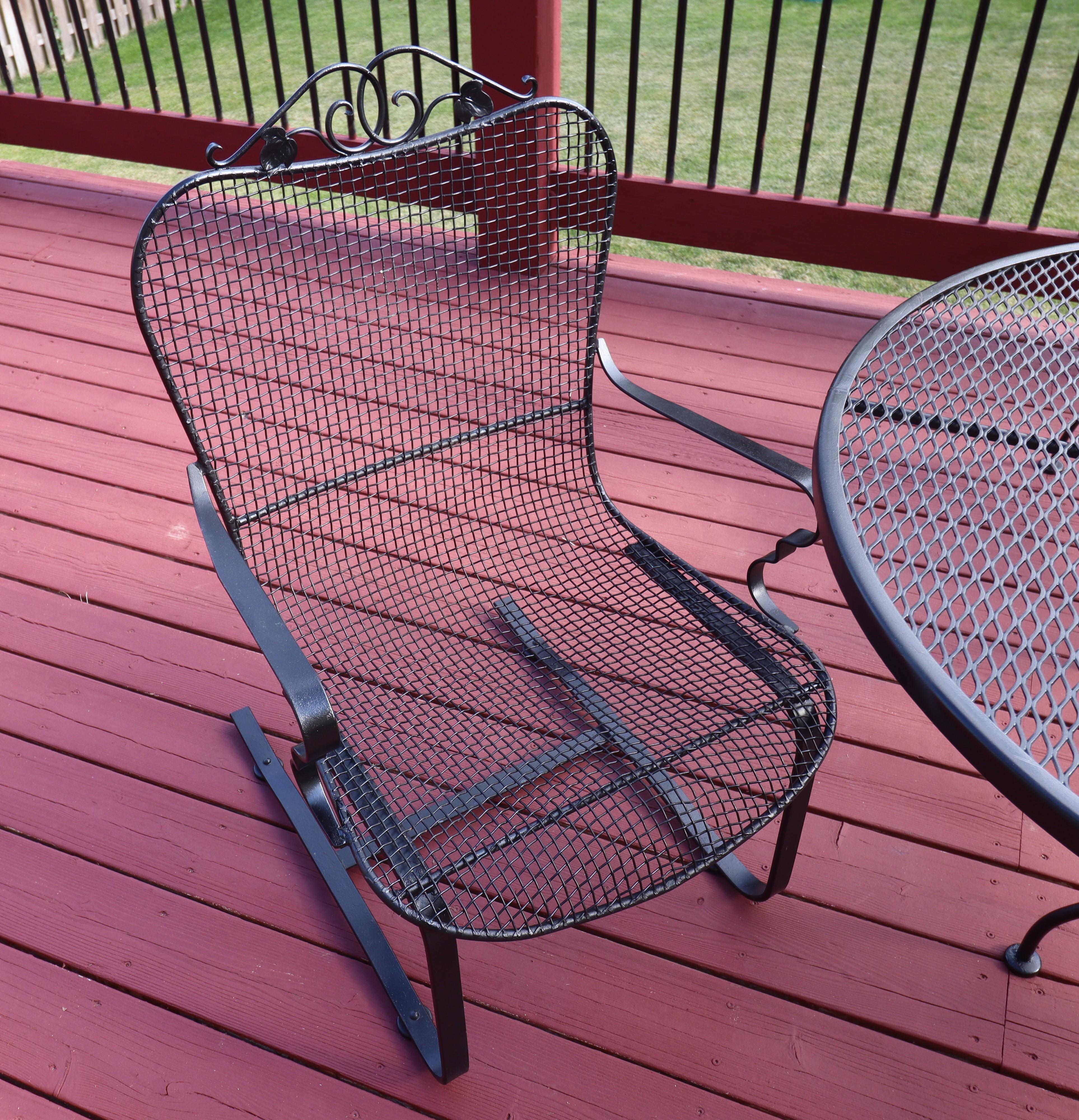 Vintage Russell Woodard Wrought Iron Sculptura Patio Set (Geschweißt) im Angebot