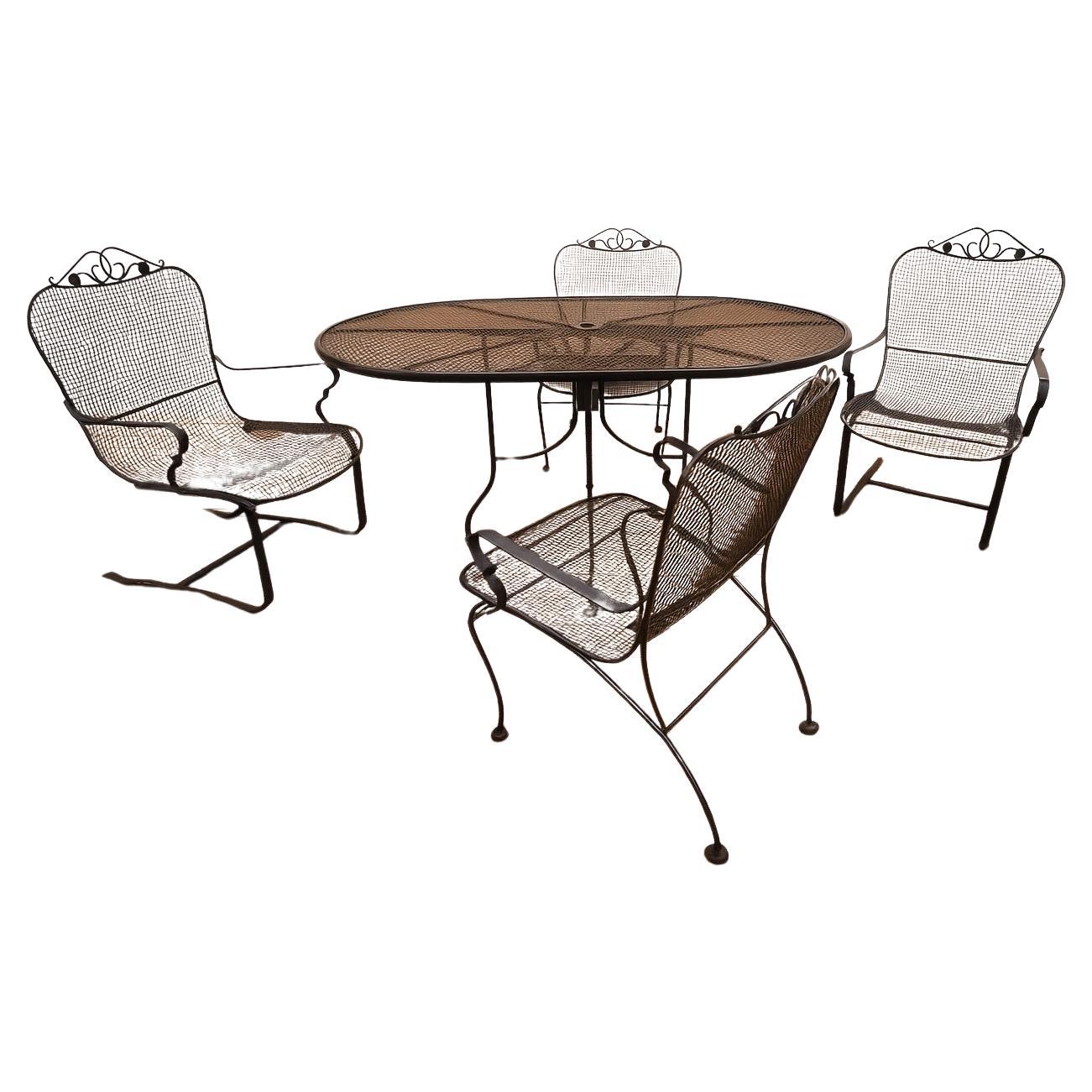 Vintage Russell Woodard Wrought Iron Sculptura Patio Set im Angebot