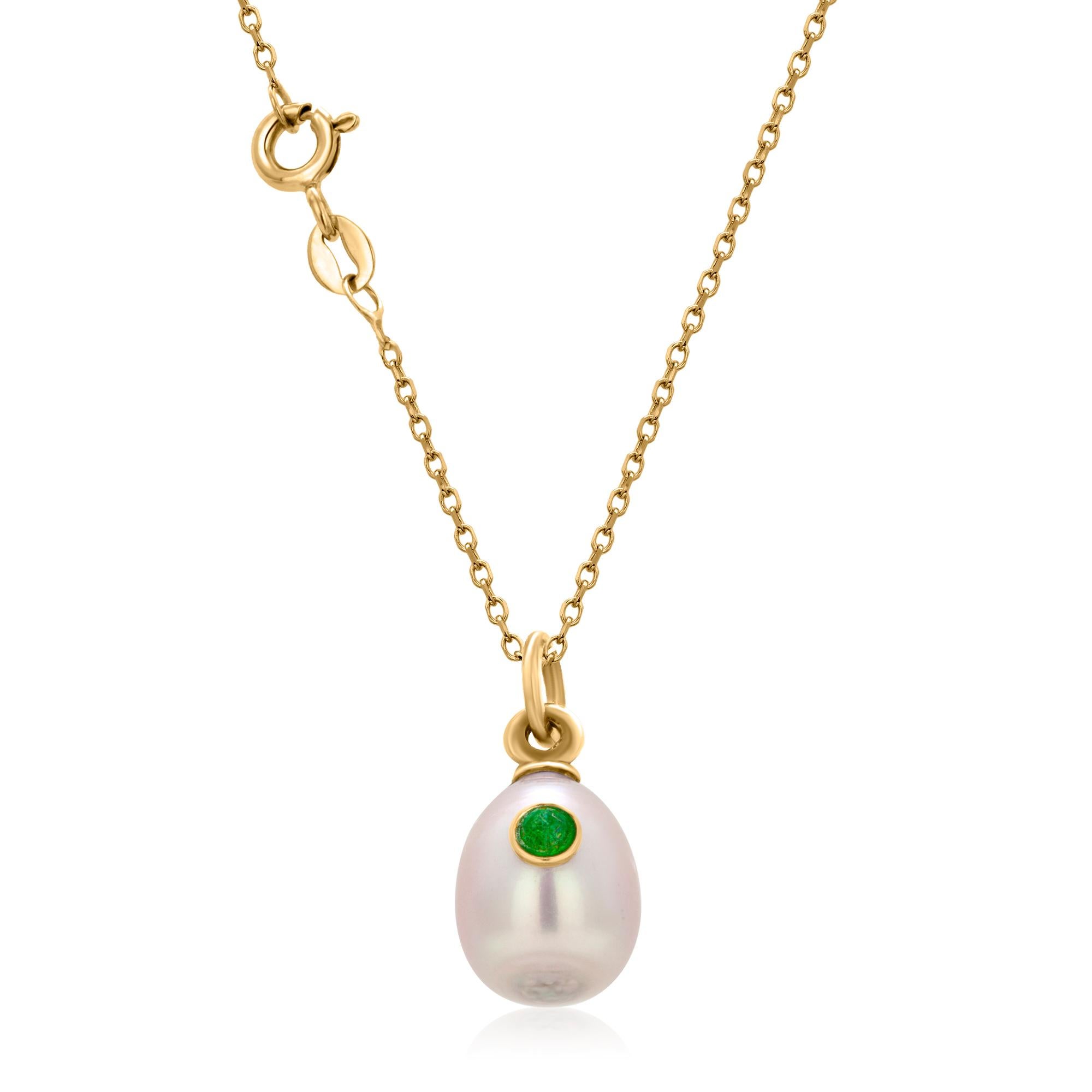 Women's or Men's Vintage Russian 14K Gold Pearl and Emerald Egg Pendant Necklace For Sale