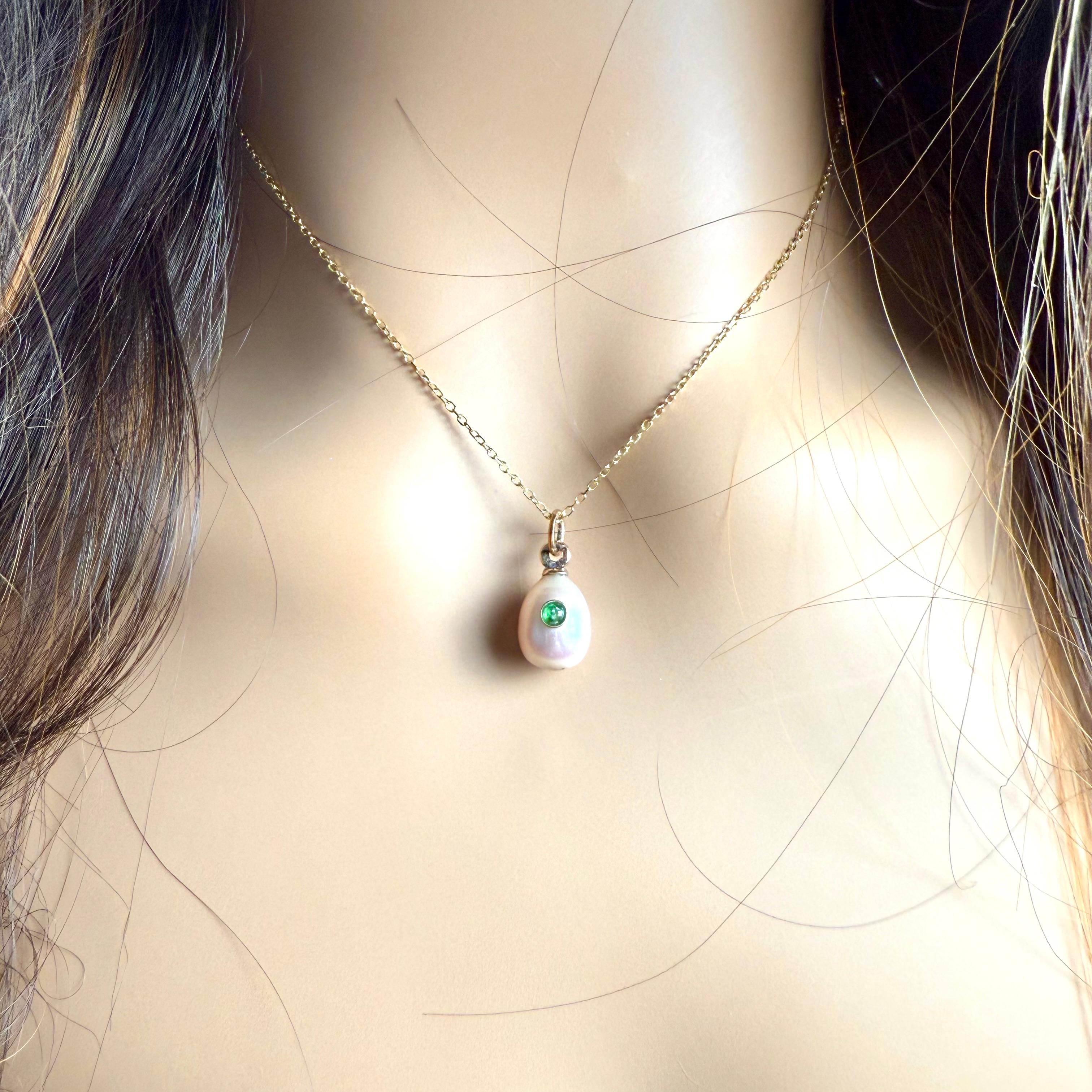 Vintage Russian 14K Gold Pearl and Emerald Egg Pendant Necklace For Sale 5