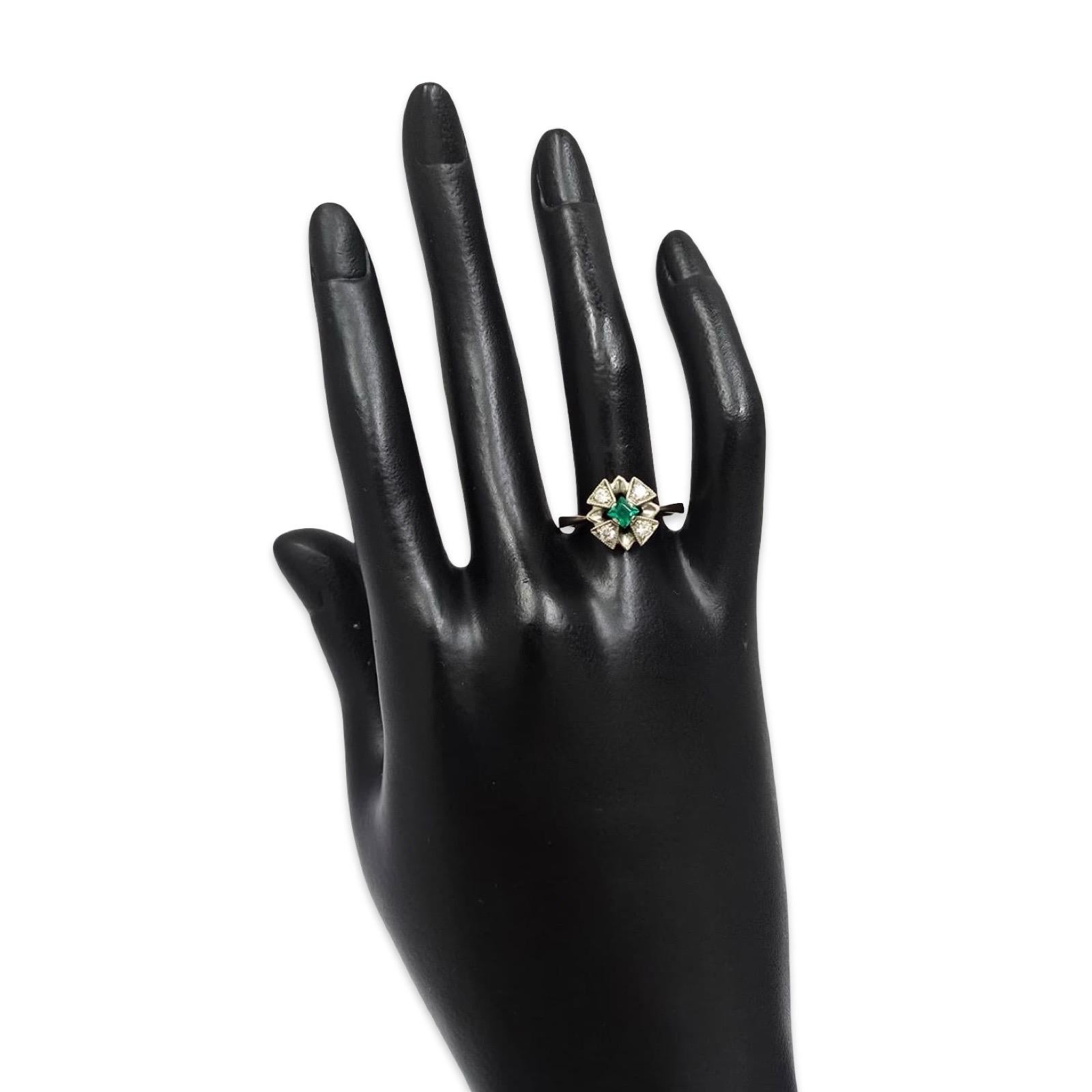 Vintage Russian 14K Rose & White Gold Emerald Diamond Ring In Excellent Condition For Sale In Miami, FL