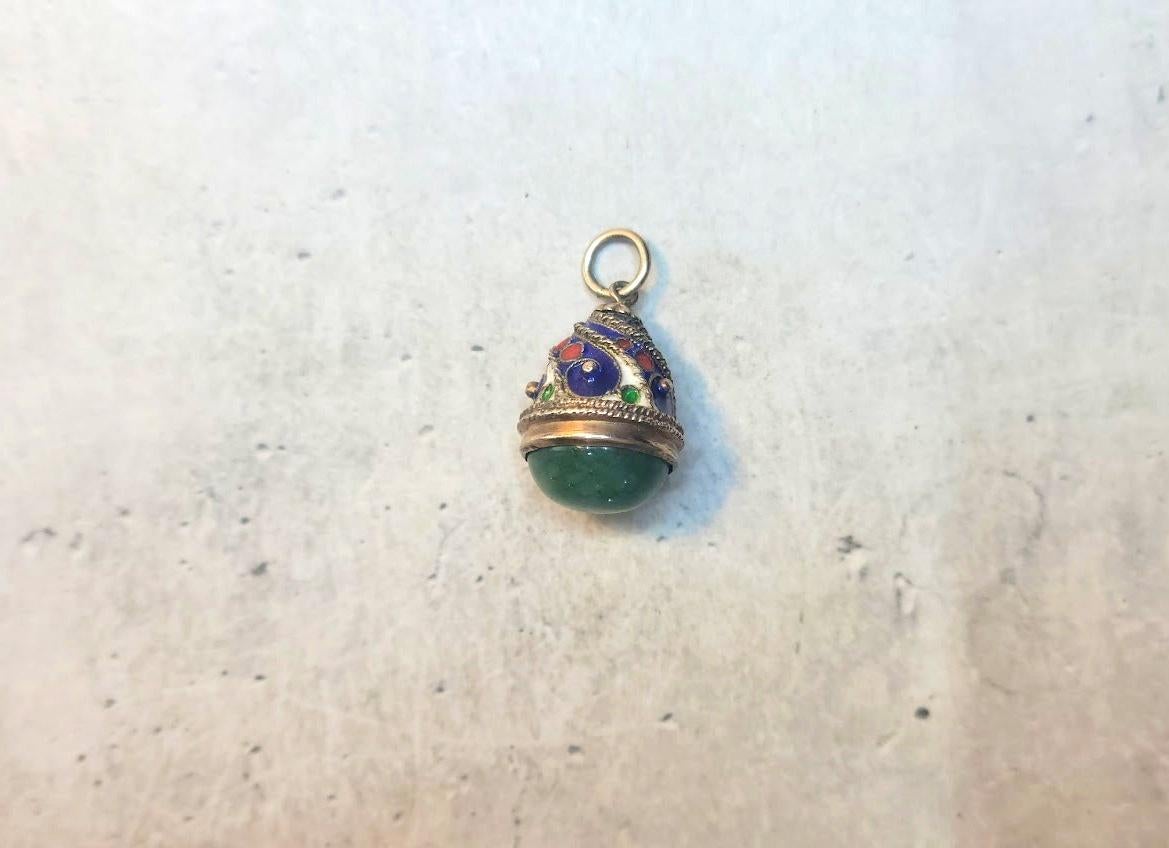 Vintage Russian Cloisonne Enamel Egg Pendant with Natural Aventurine In Excellent Condition In Chesterland, OH
