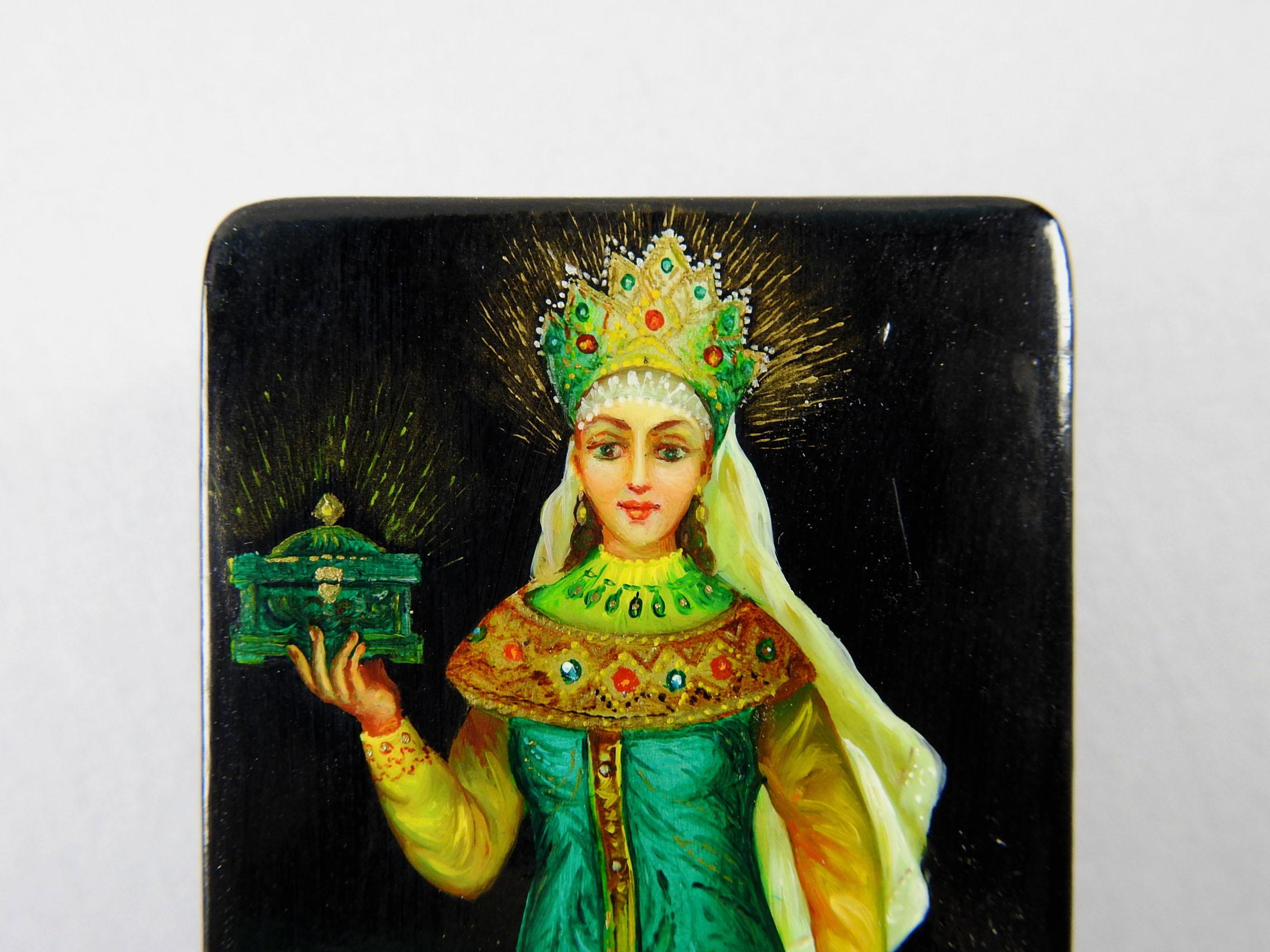 Vintage Russian Hand Painted Lacquer Box In Good Condition In Seguin, TX