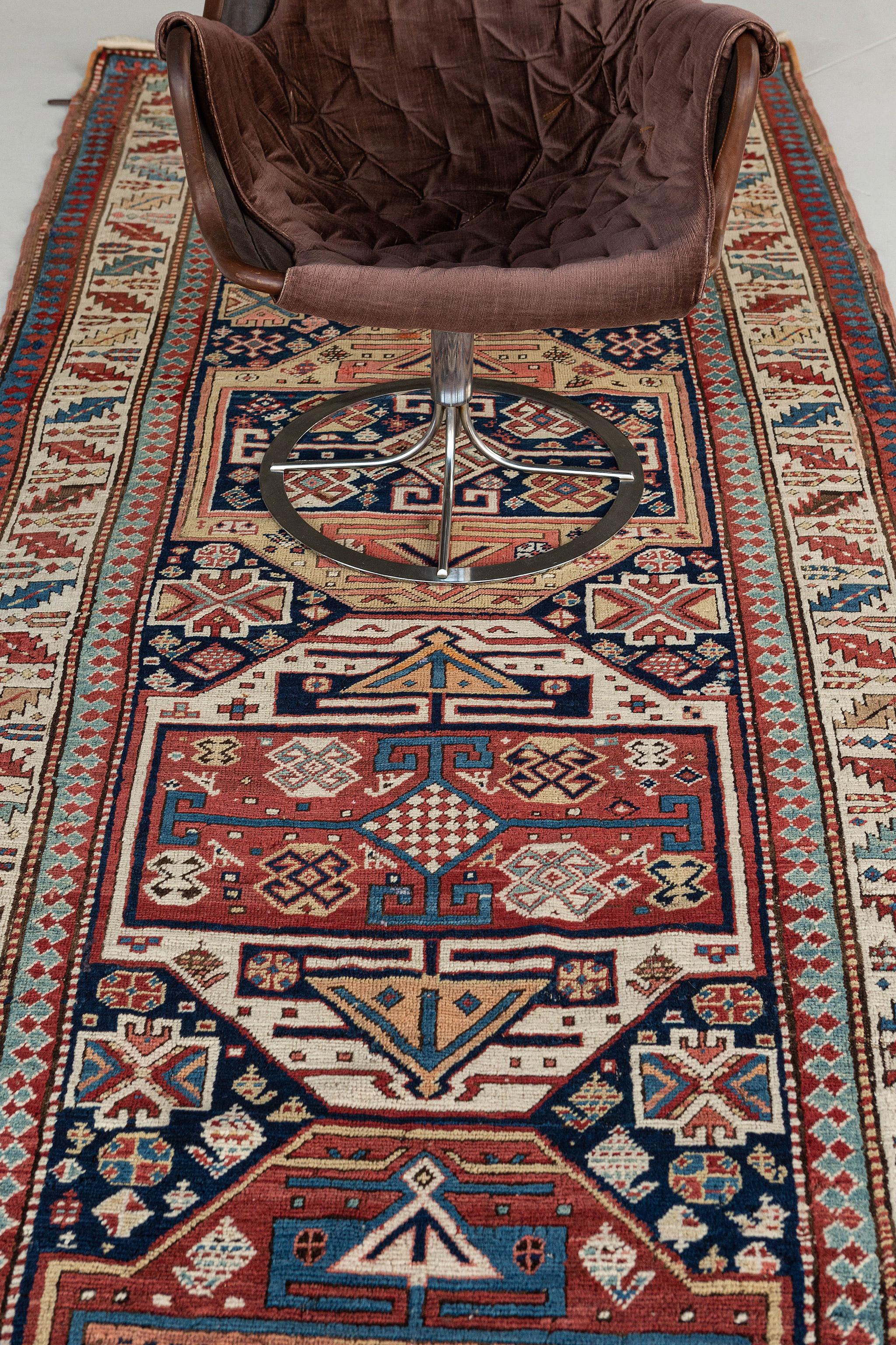 Laine Tapis de couloir russe vintage Kazak en vente
