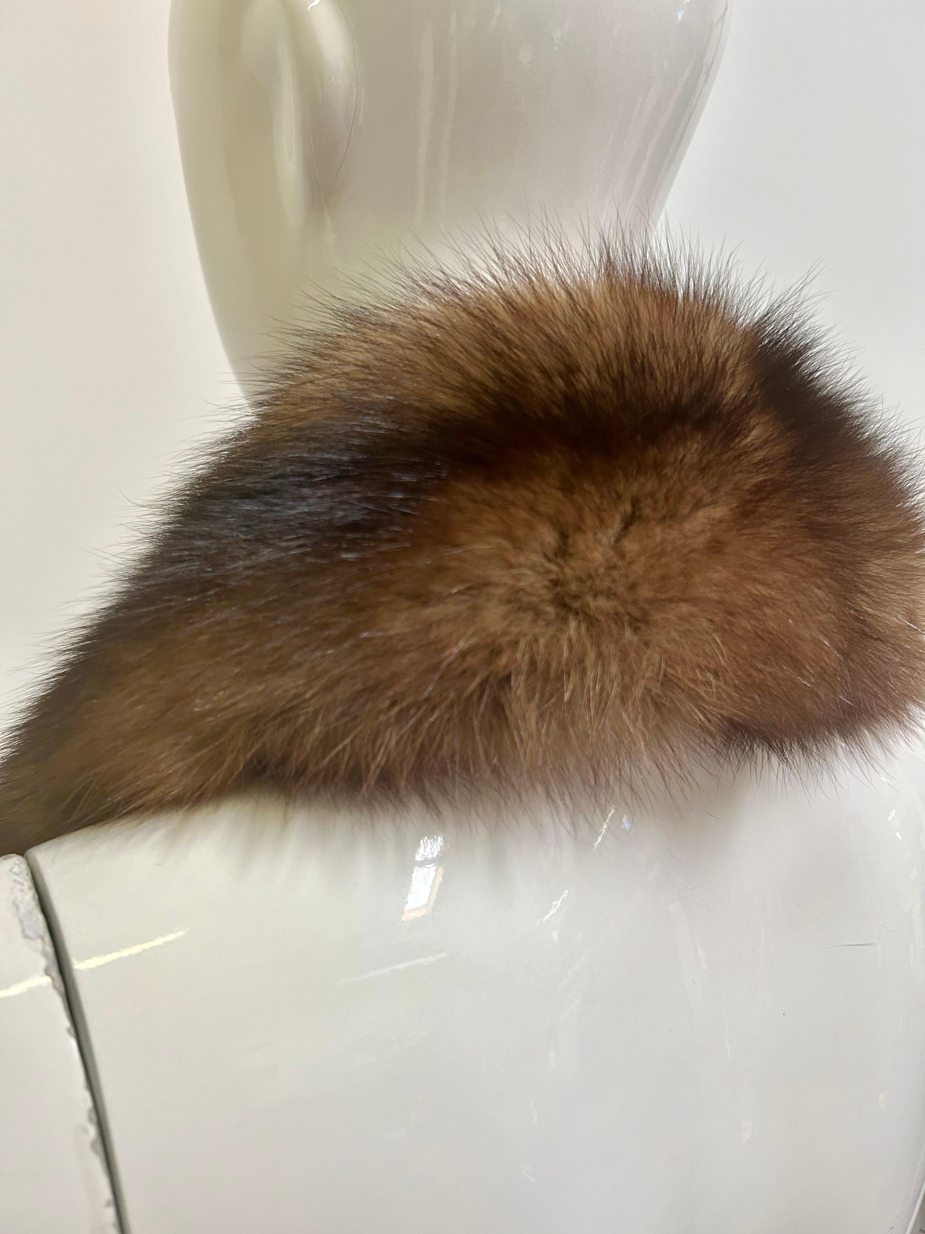Gorgeous vintage Russian sable fur stole/ fling. Lined in brown velvet with hooks. Measures 35