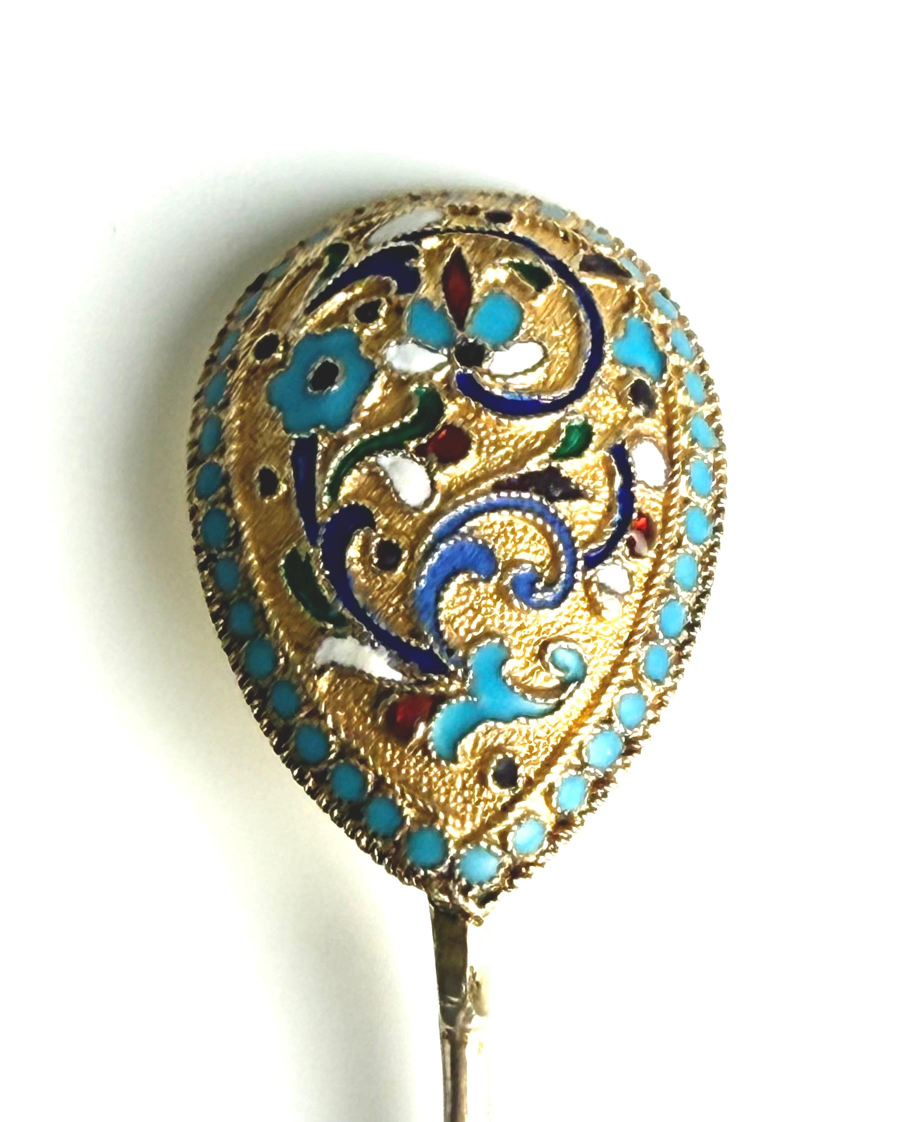 Néo-russe Vintage Russian Silver Cloisonné Enamel Tea Spoon Gilt Twisted Stem (cuillère à thé russe en argent cloisonné) en vente