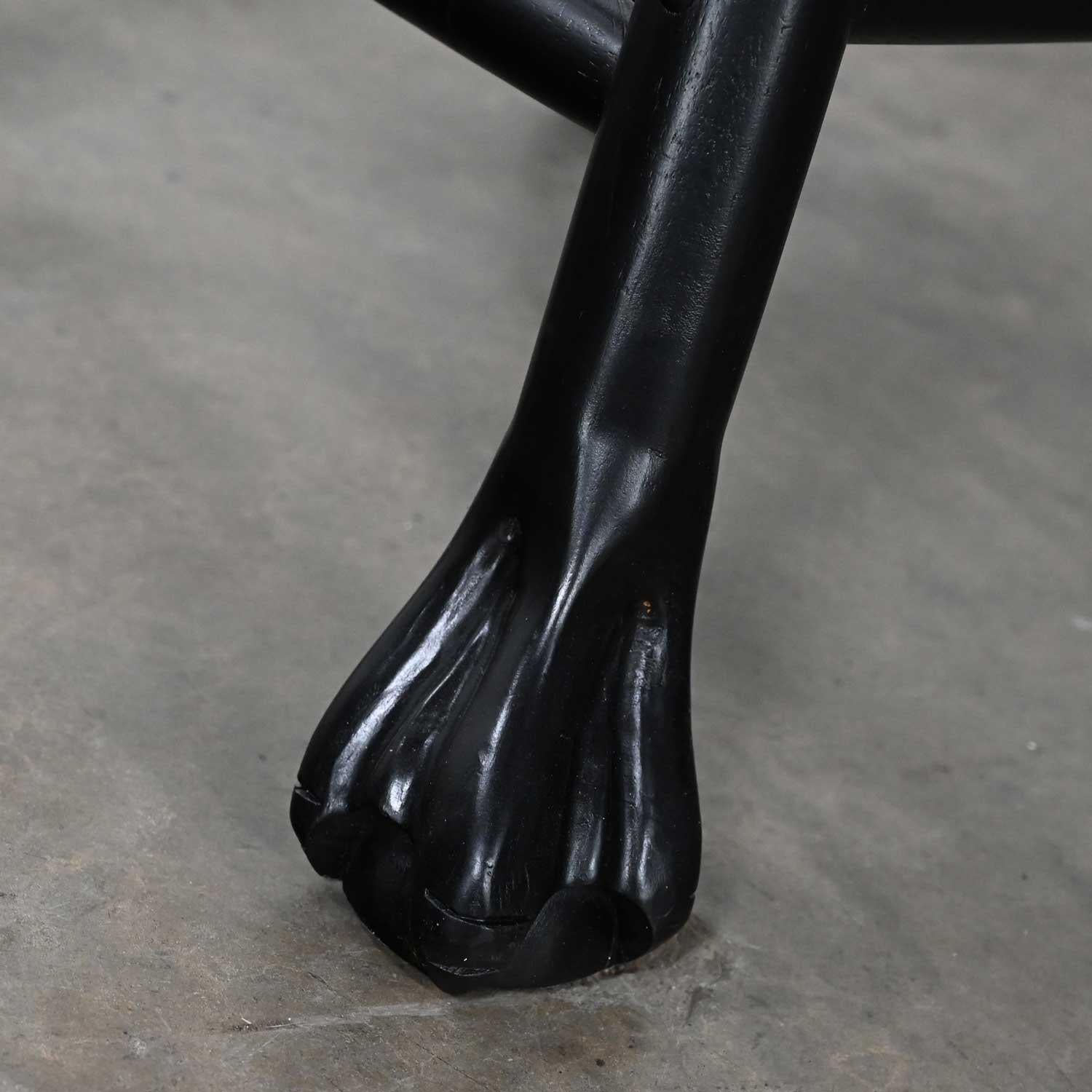 Ensemble de 4 tabourets de bar rustiques en bois dur massif noirci en vente 5