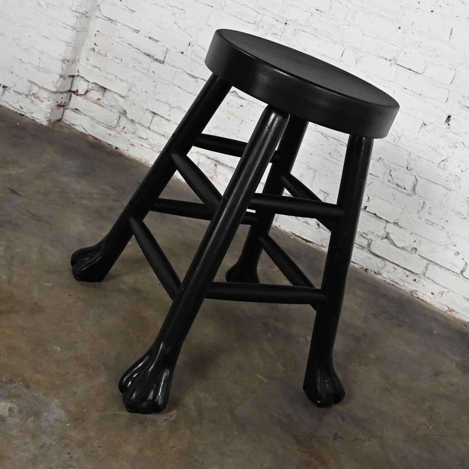 Ensemble de 4 tabourets de bar rustiques en bois dur massif noirci en vente 6