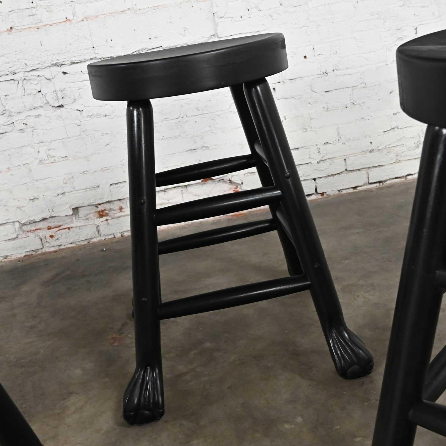 Ensemble de 4 tabourets de bar rustiques en bois dur massif noirci en vente 8