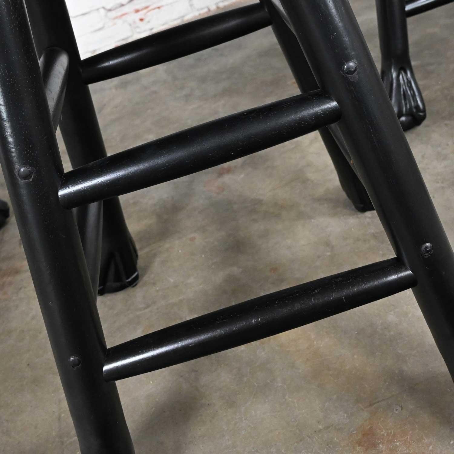 Ensemble de 4 tabourets de bar rustiques en bois dur massif noirci en vente 9