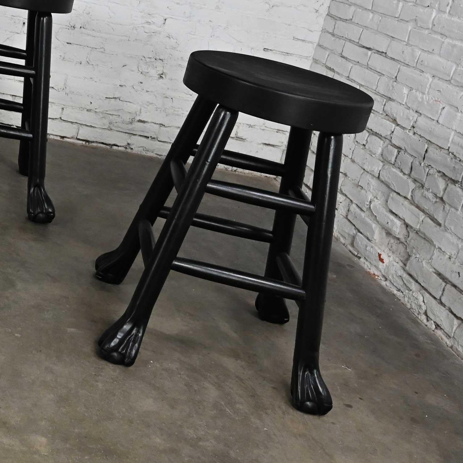 Ensemble de 4 tabourets de bar rustiques en bois dur massif noirci en vente 10