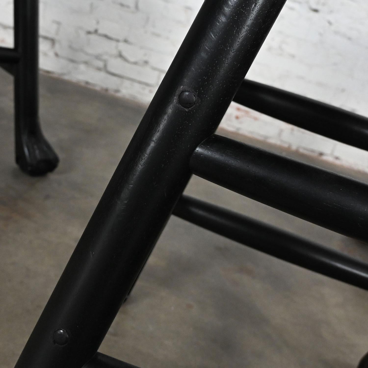 Ensemble de 4 tabourets de bar rustiques en bois dur massif noirci en vente 11