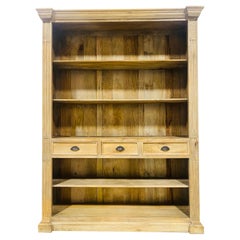 Bibliothèque/armoire vintage rustique de style classique