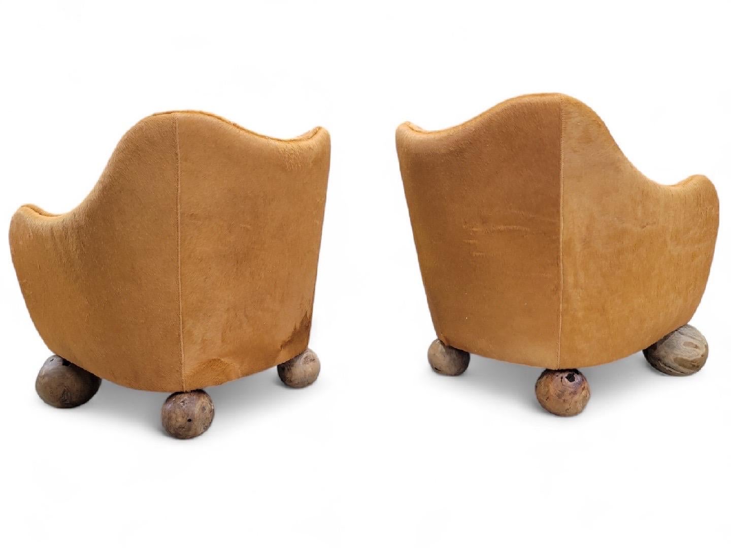 Vintage Rustic Contemporary Club Chairs Neu gepolstert in Wildleder/Cowhide, Paar im Angebot 3