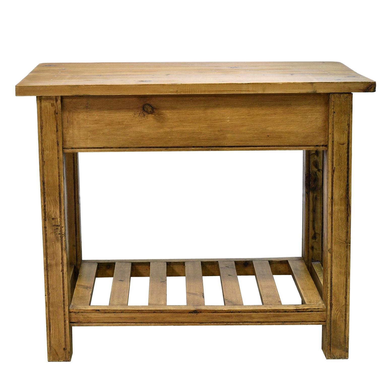 20th Century Vintage Rustic English Country-Style Table in Antique Pine For Sale