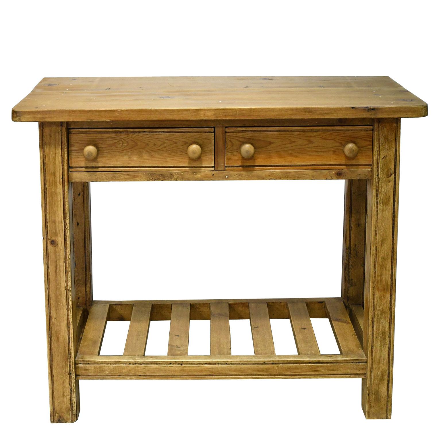 Vintage Rustic English Country-Style Table in Antique Pine For Sale