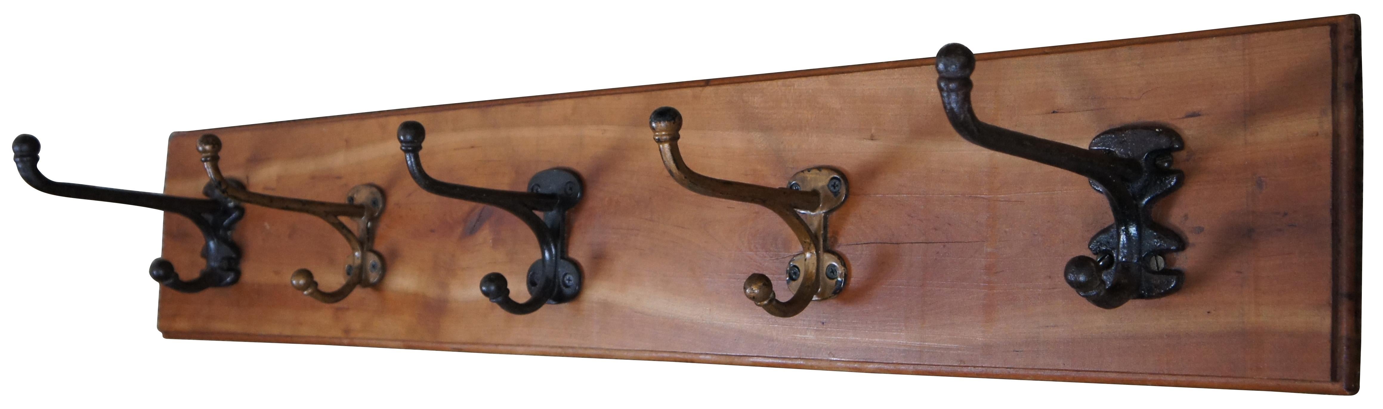 Vintage Rustic Farmhouse 5 Hook Wood Iron Hat Coat Hall Wall Hanging Rack In Good Condition In Dayton, OH