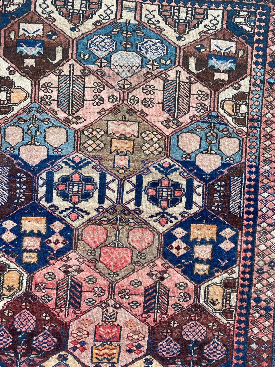 Beautiful mid century Hamadan rug with nice geometrical design and beautiful colors, entirely hand knotted with wool velvet on cotton foundation.

✨✨✨
