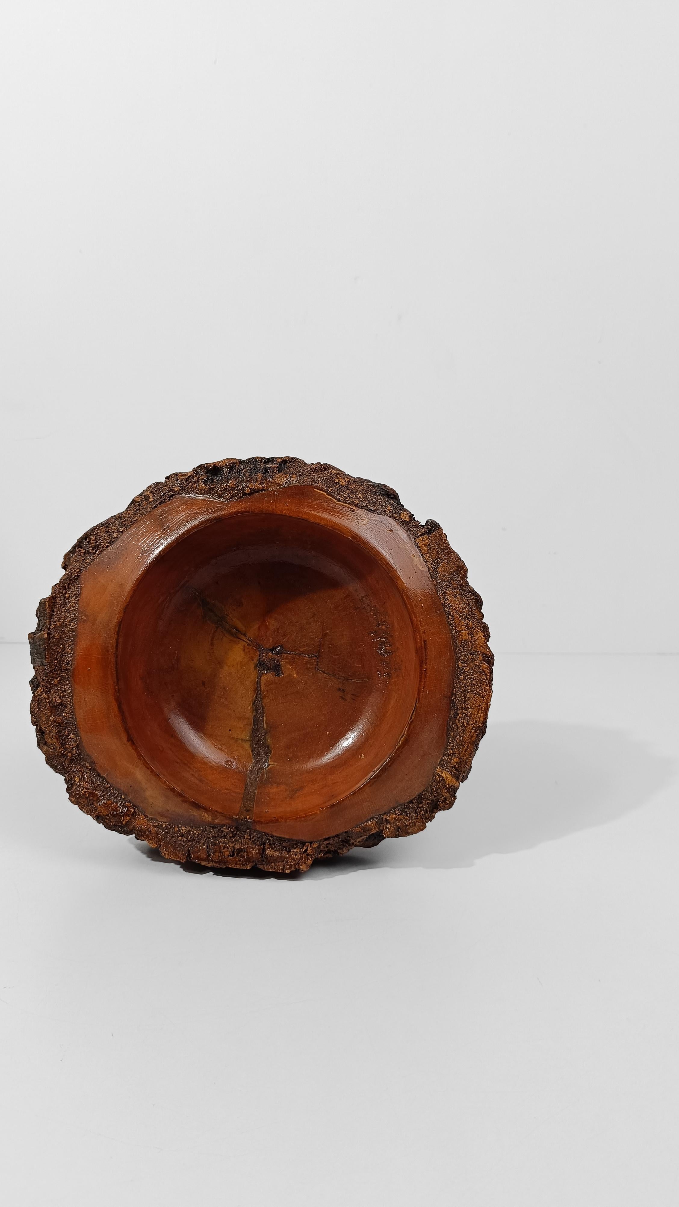 Bol à piédestal rustique vintage en bois fabriqué à la main dans le style artisanal des montagnes en vente 10