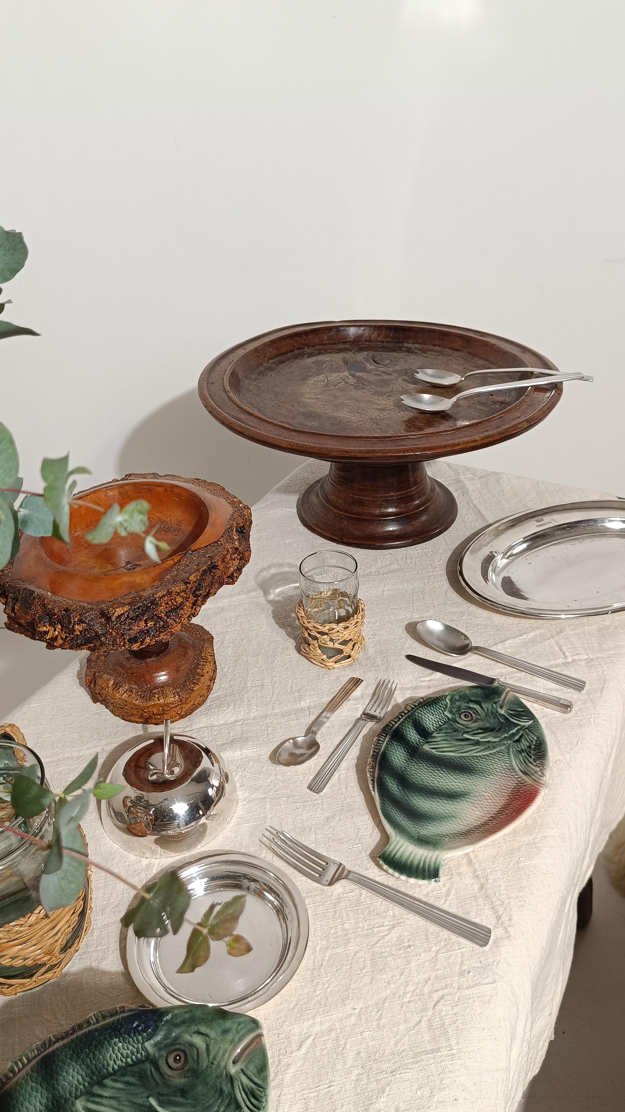 Brutalisme Bol à piédestal rustique vintage en bois fabriqué à la main dans le style artisanal des montagnes en vente