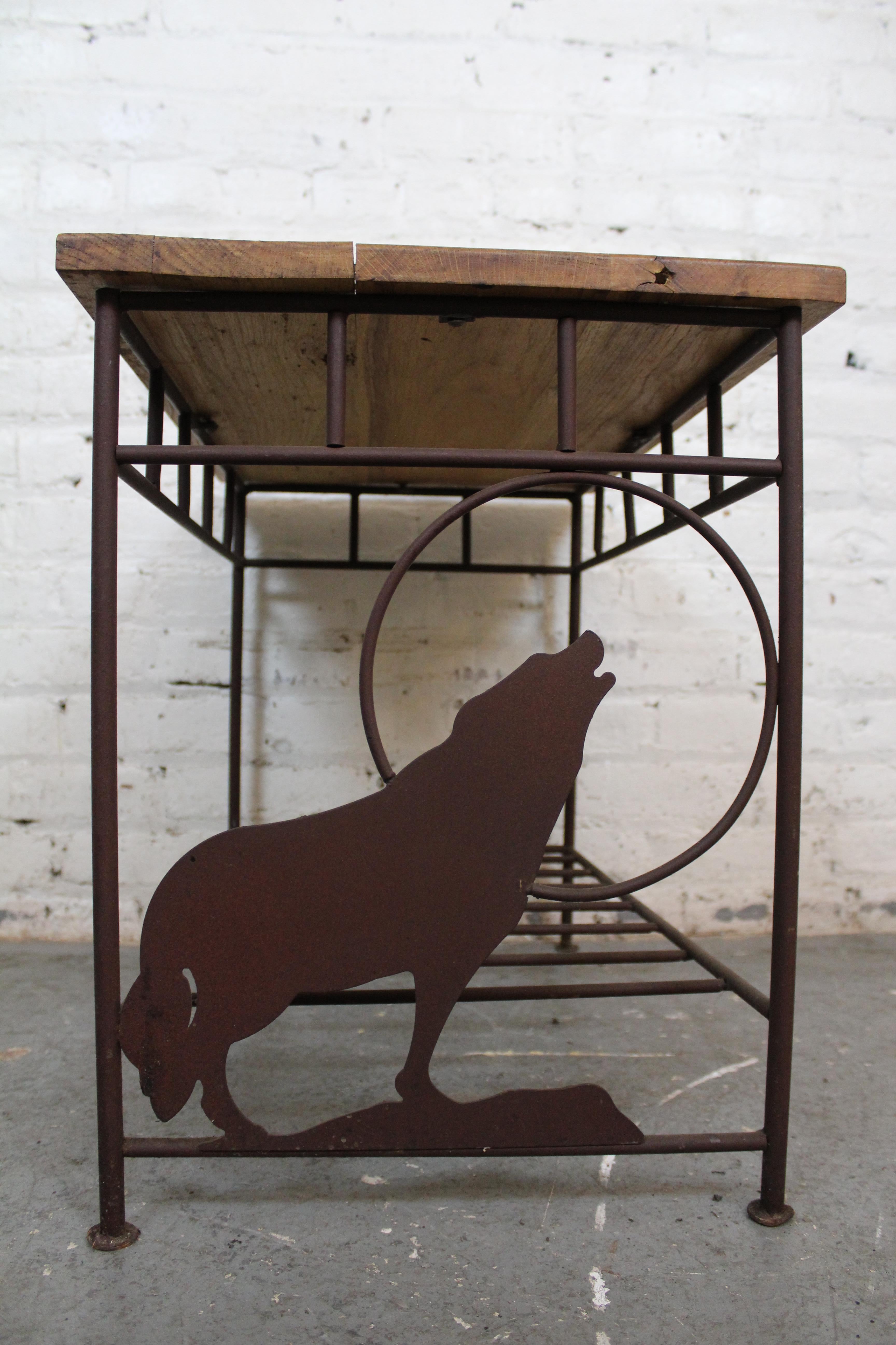 Rustikaler Vintage-Tisch „Lone Wolf“ aus Eisen und Kiefernholz (20. Jahrhundert) im Angebot