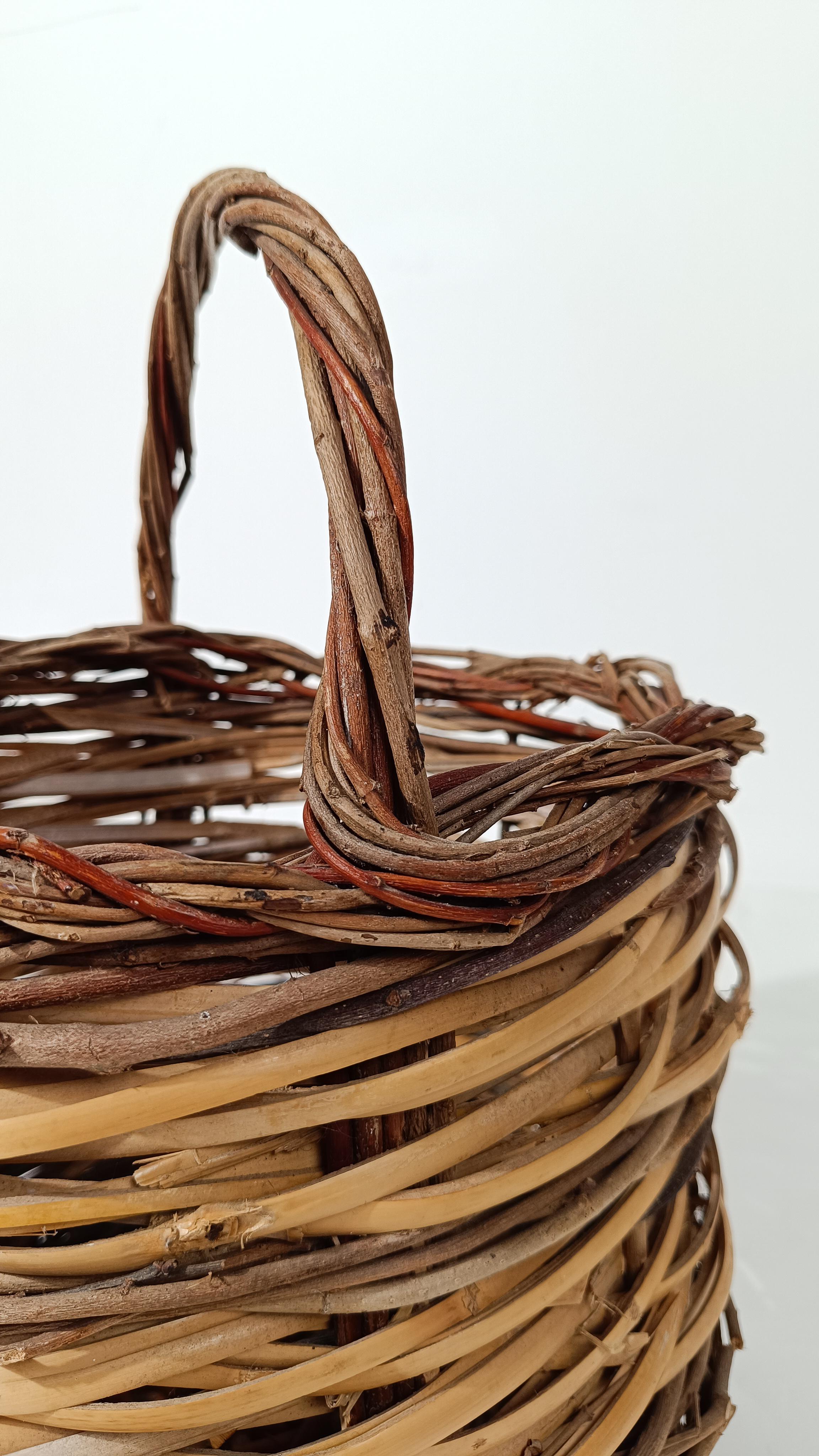 Vintage Rustic Italian Basket with Handle, Hand Made in Wicker & Willow For Sale 5