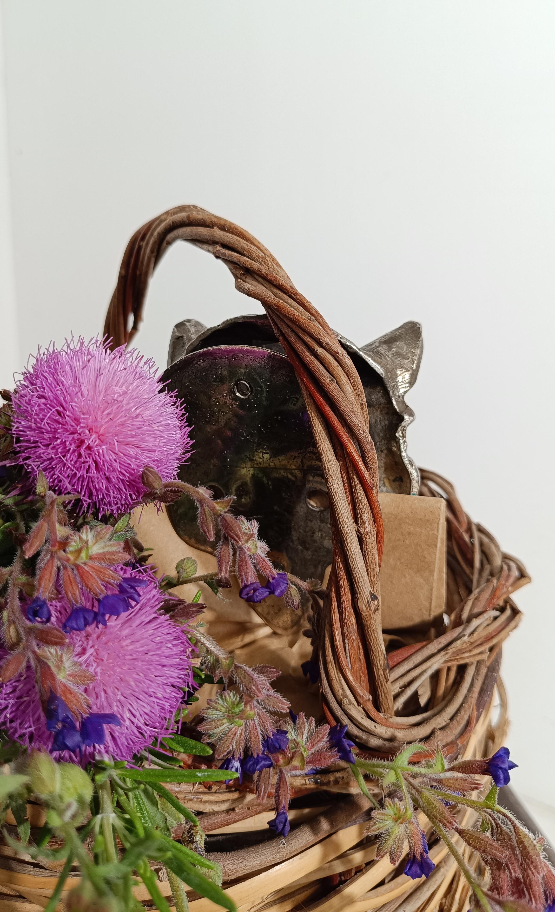 Vintage Rustic Italian Basket with Handle, Hand Made in Wicker & Willow For Sale 1